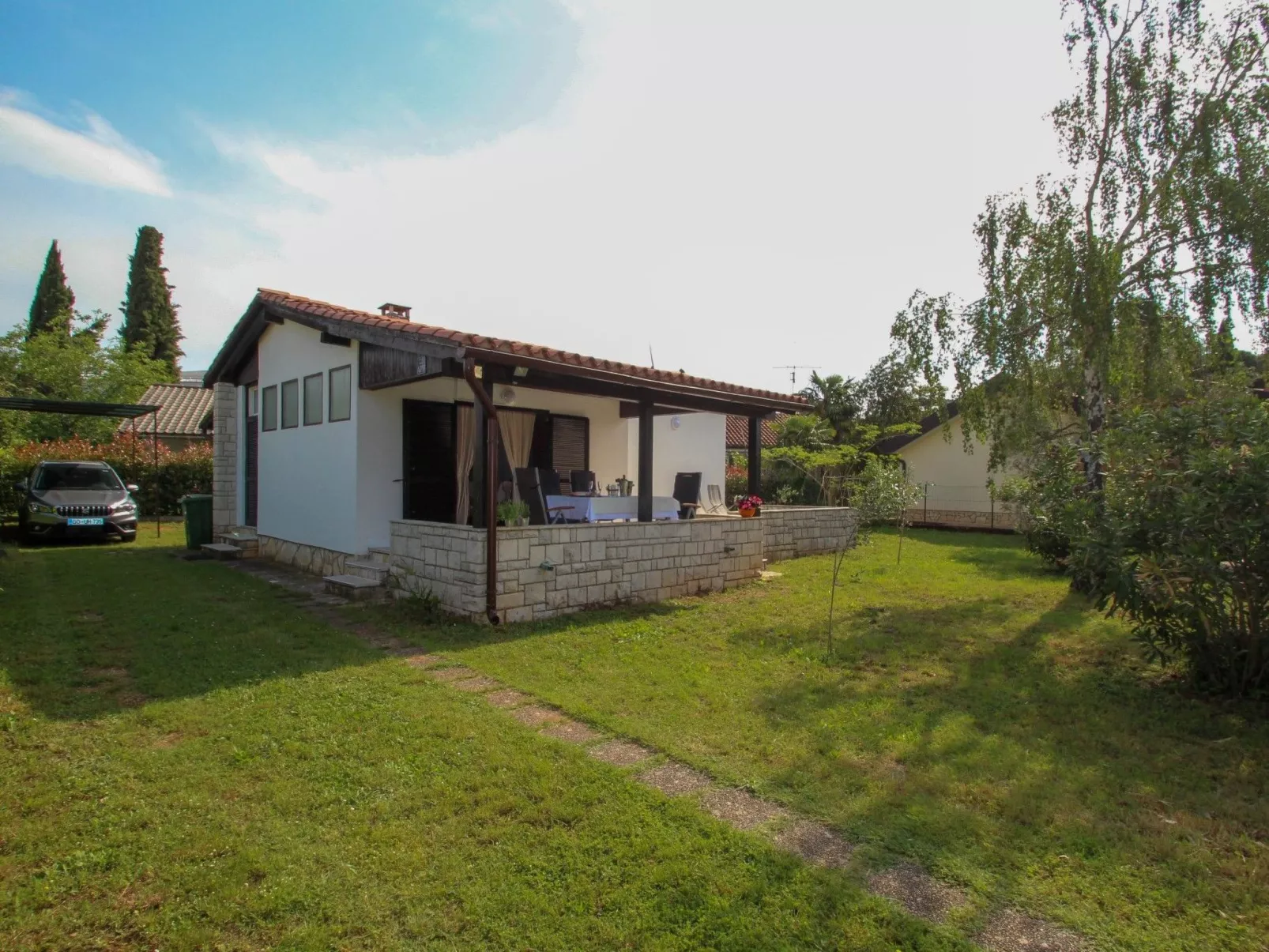 "Karpinjan" direkt am Strand - Buiten