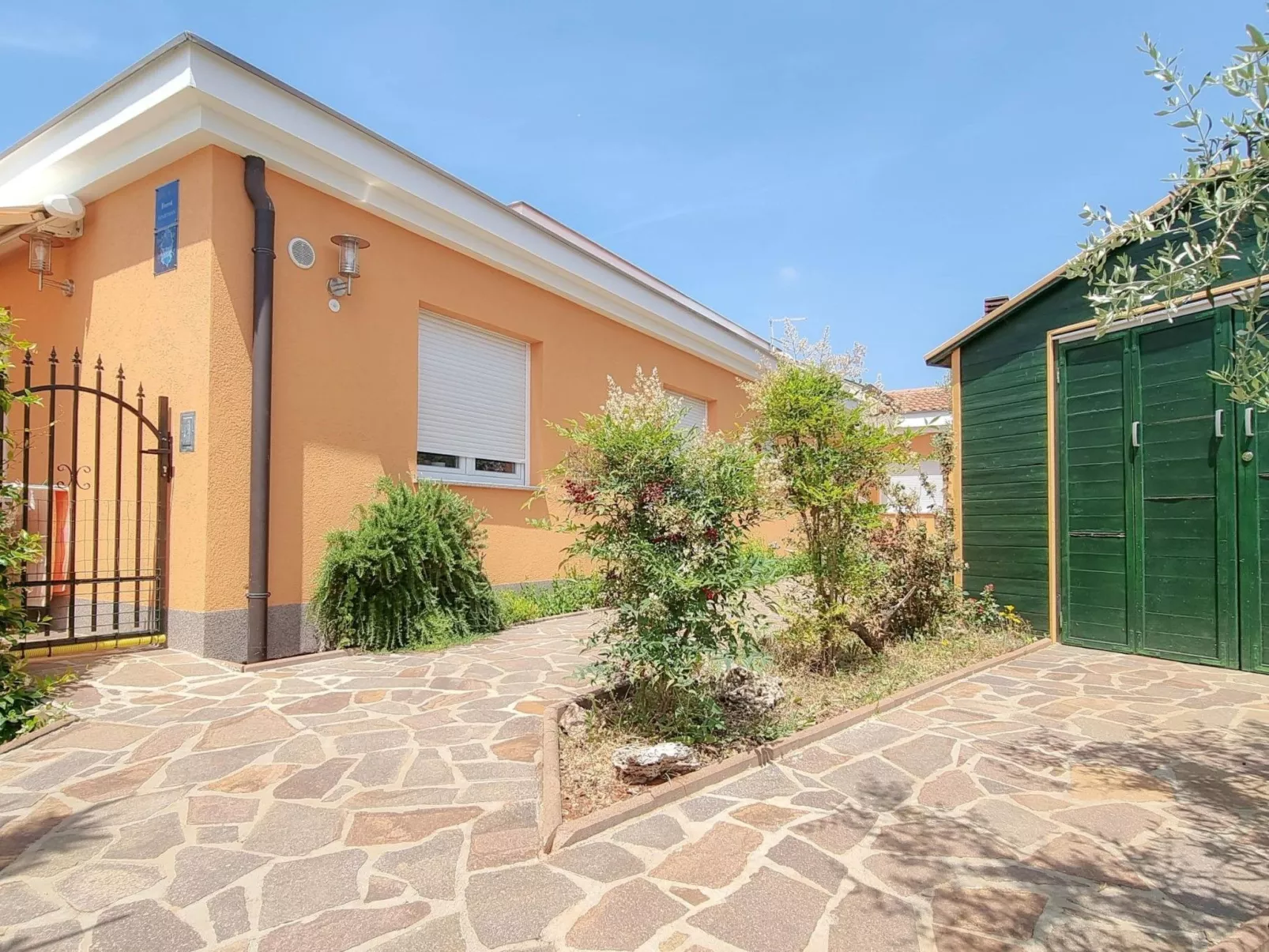 Wohnung "Barbara" mit Terrasse - Buiten