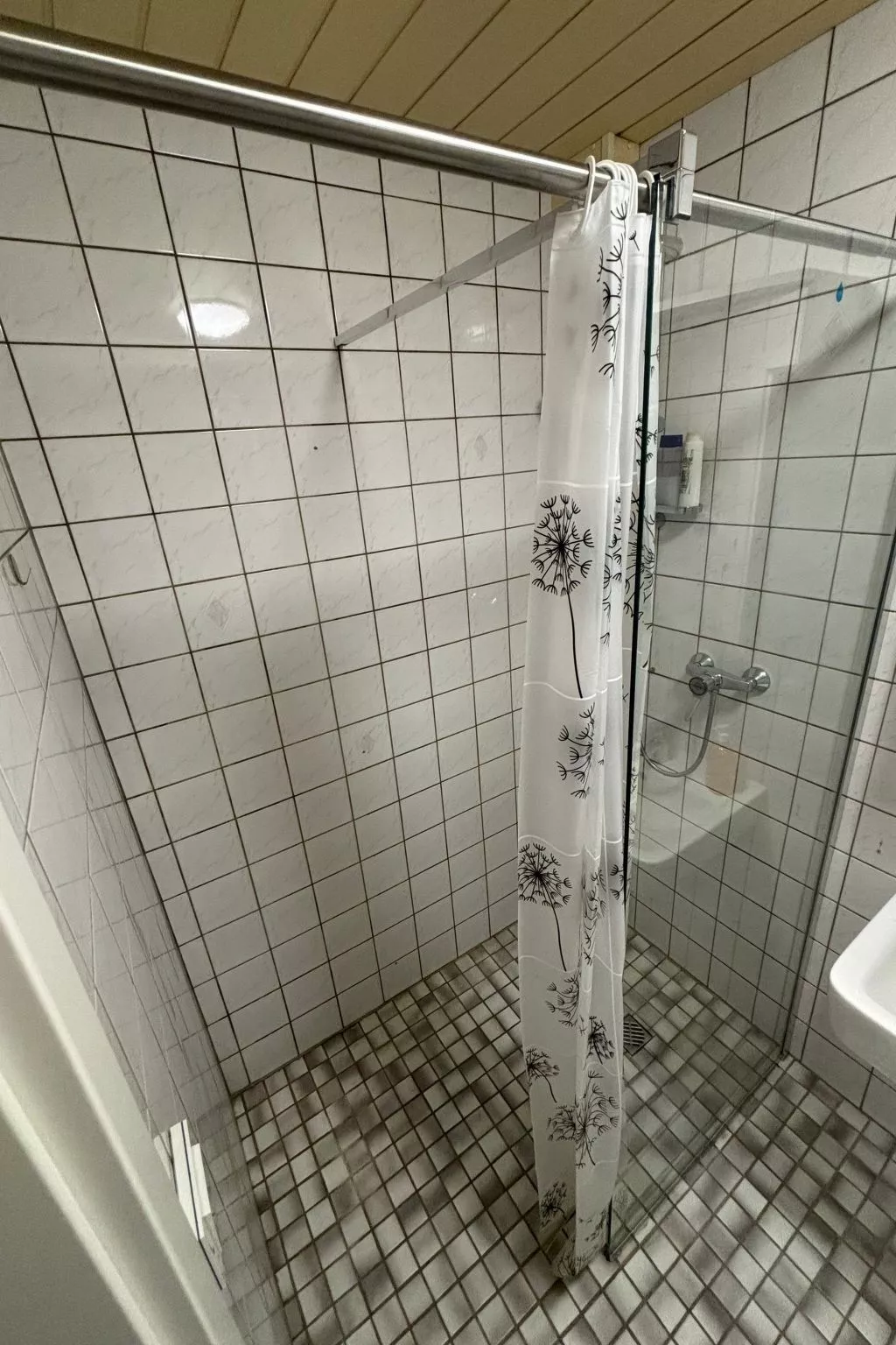 Quartier Wenzelnberg kleines Doppelzimmer Raum 1 - Binnen