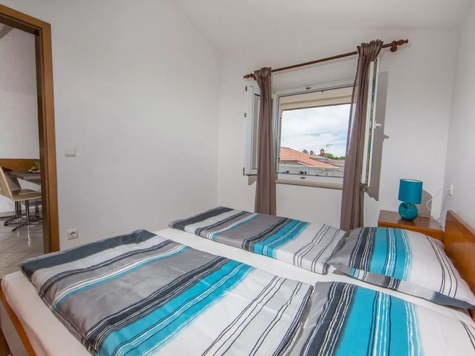 Mit Pool - Image-tags.info