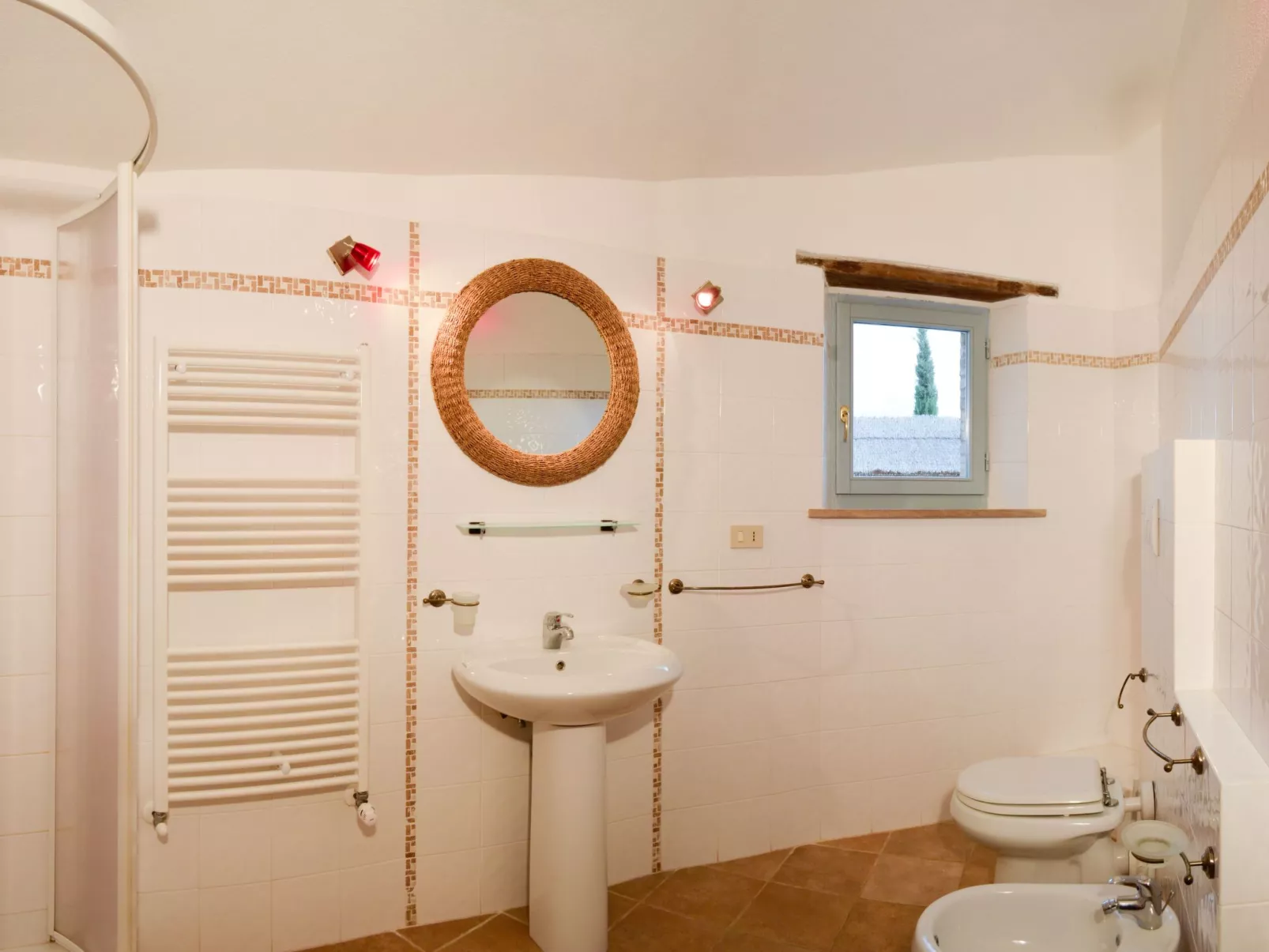 In Montecastelli Pisano mit beheiztem Whirlpool - Binnen