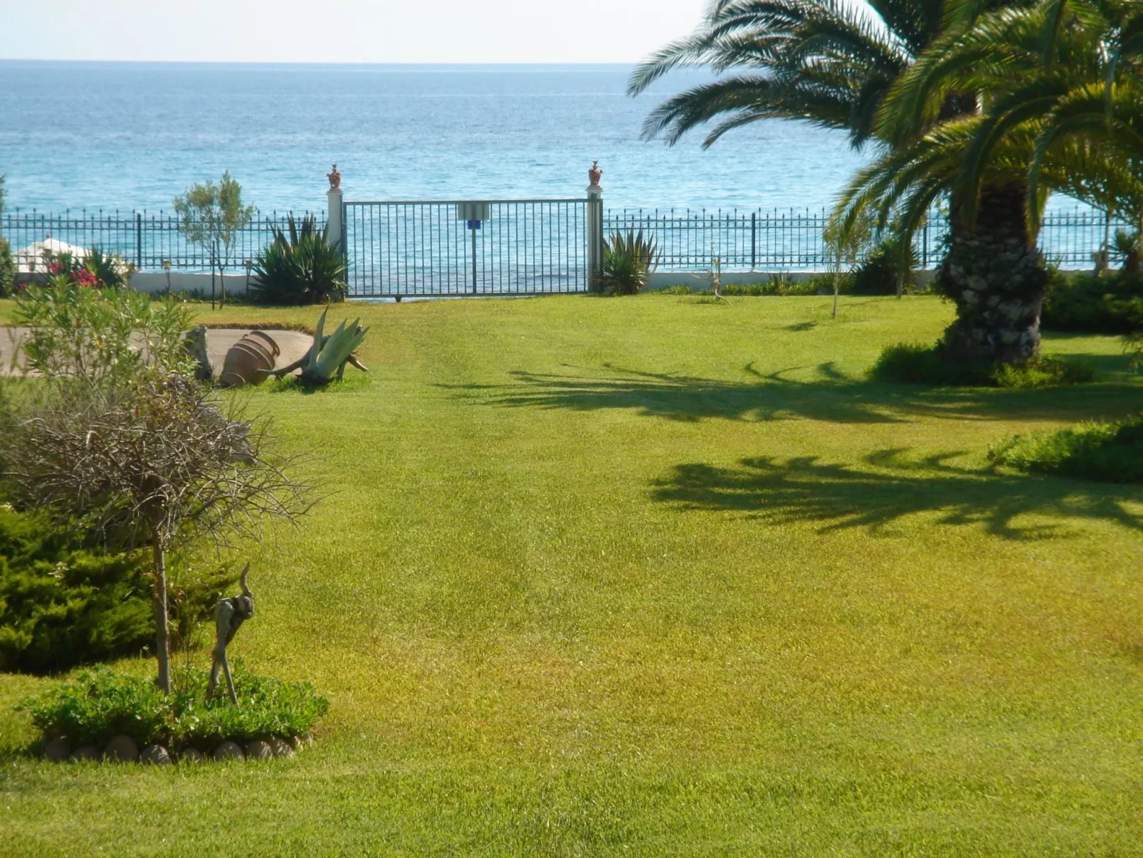 Aus dem Garten direkt an den Strand - Buiten