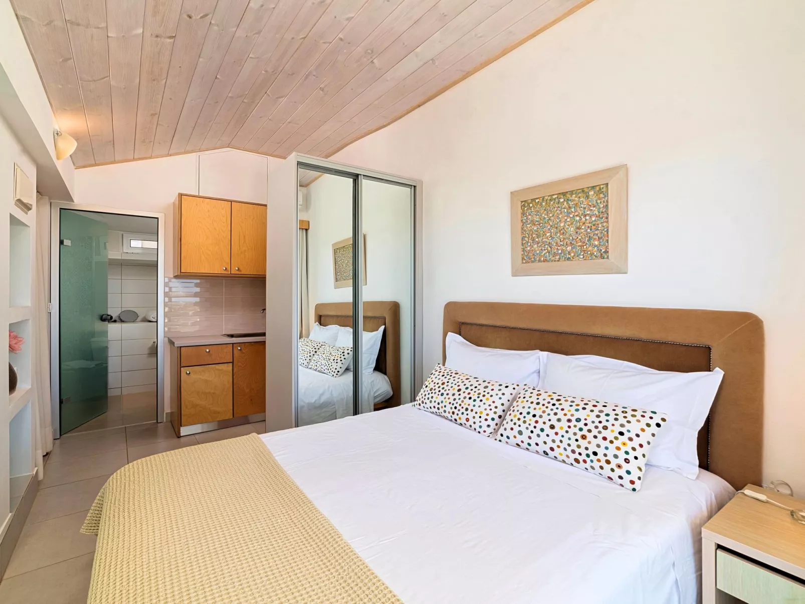 "Olive Green" mit Blick auf das Wasser - Binnen