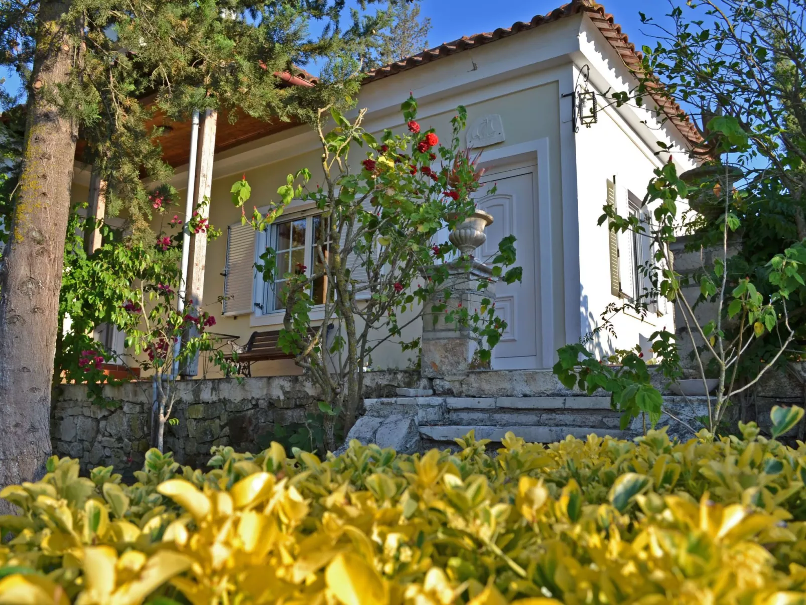 Anwesen mit Garten, Grill und Terrasse - Buiten