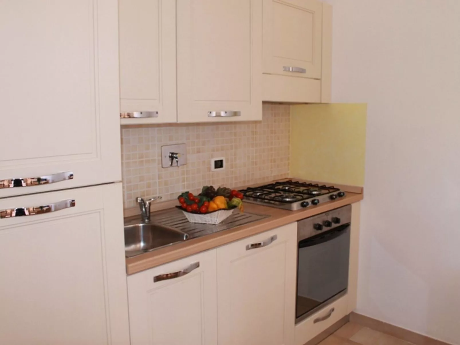 Unterkunft im Erdgeschoss, überdachte Terrasse, Schwimmbad - Binnen