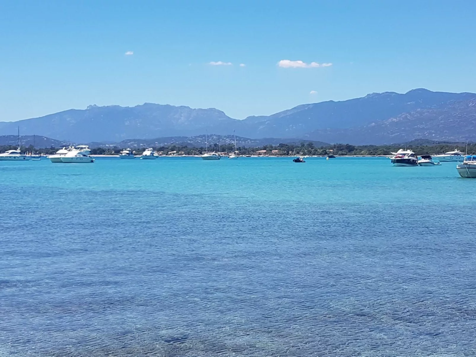 Unterkunft mit AC, Gemeinschaftspool, Nähe zum Meer - Buiten