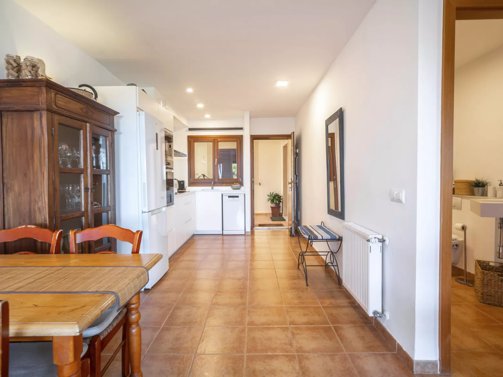 Vista Mar i Muntanya - Binnen