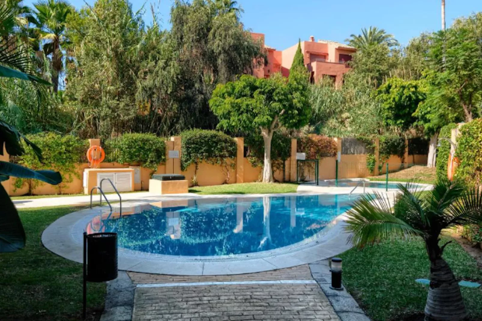 Apartment only 80 Meters from the Beach - Zwembad