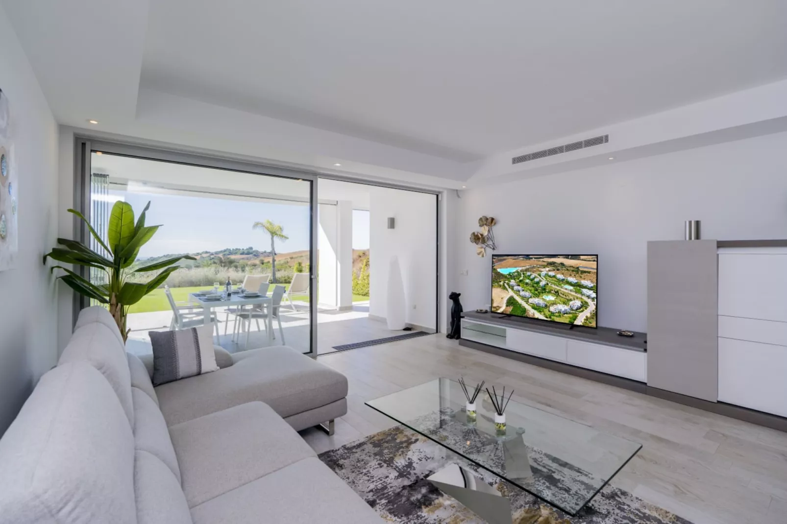 AL-1103 ESTEPONA - APARTMENT - ALCAZABA LAGOON - Woonkamer
