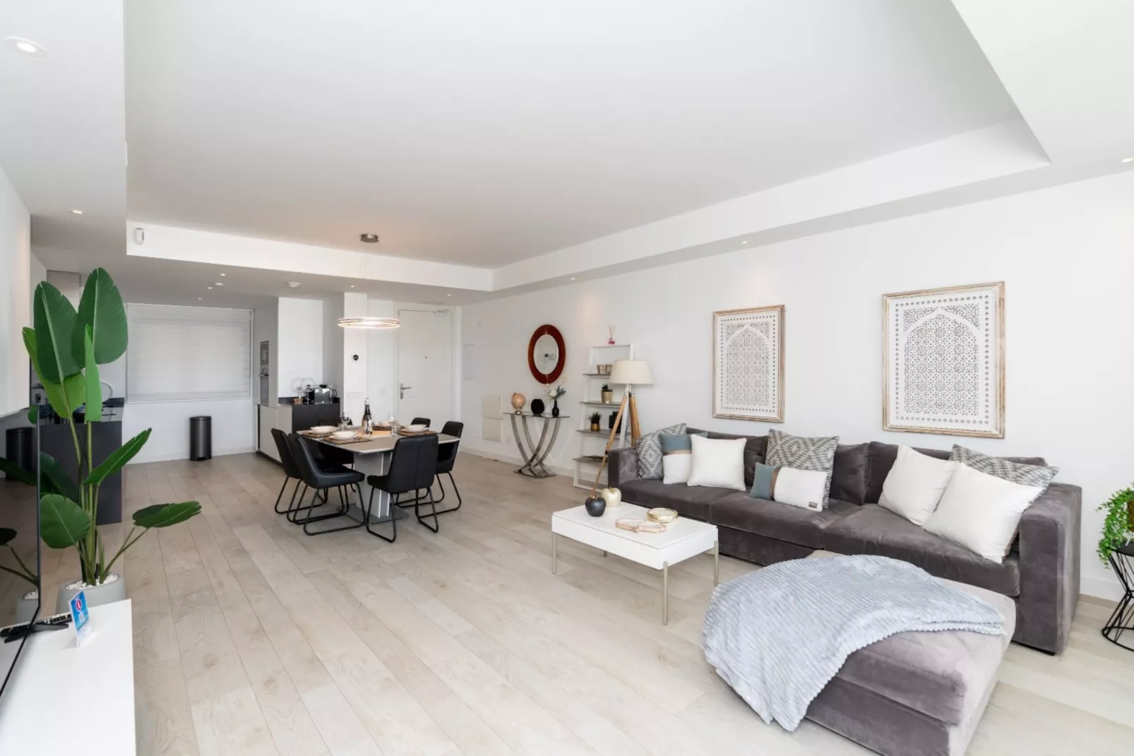 Elegant 2-Bed Apartment | Alcazaba Lagoon (1604) - Eetkamer