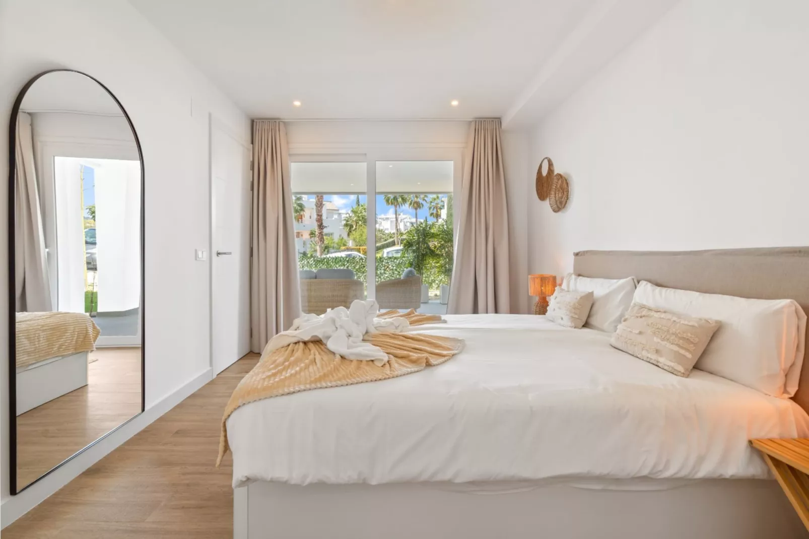 Stylish 1 bed Apartment ALZACABA LAGOON (2006) - Slaapkamer