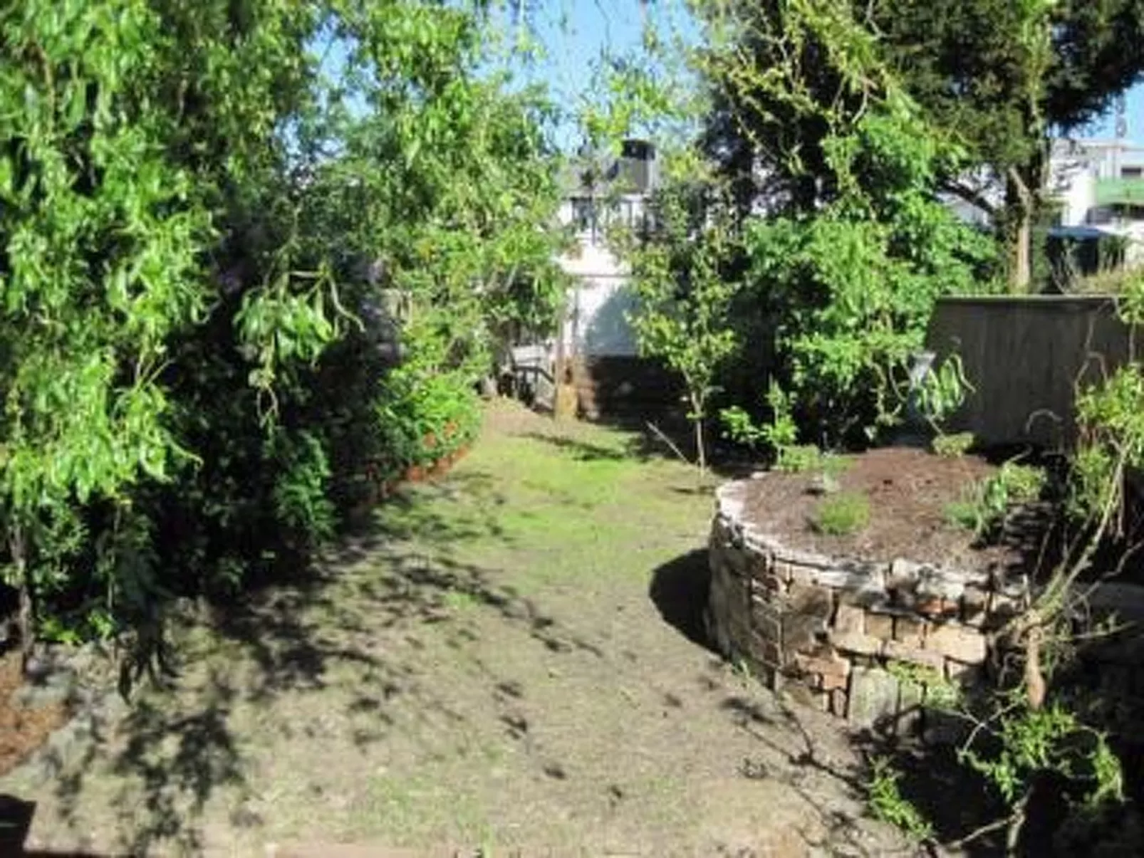 Charlotte mit Garten - Buiten