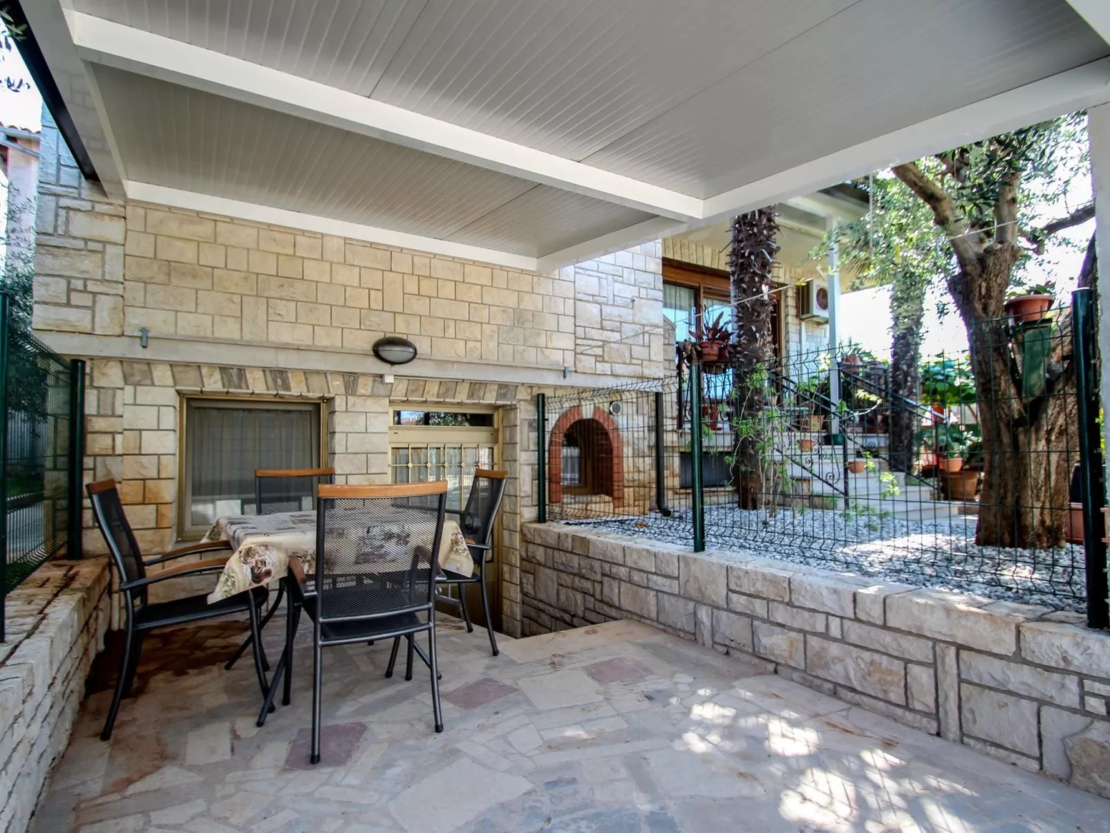 Charmante Ferienwohnung Rafi - Buiten