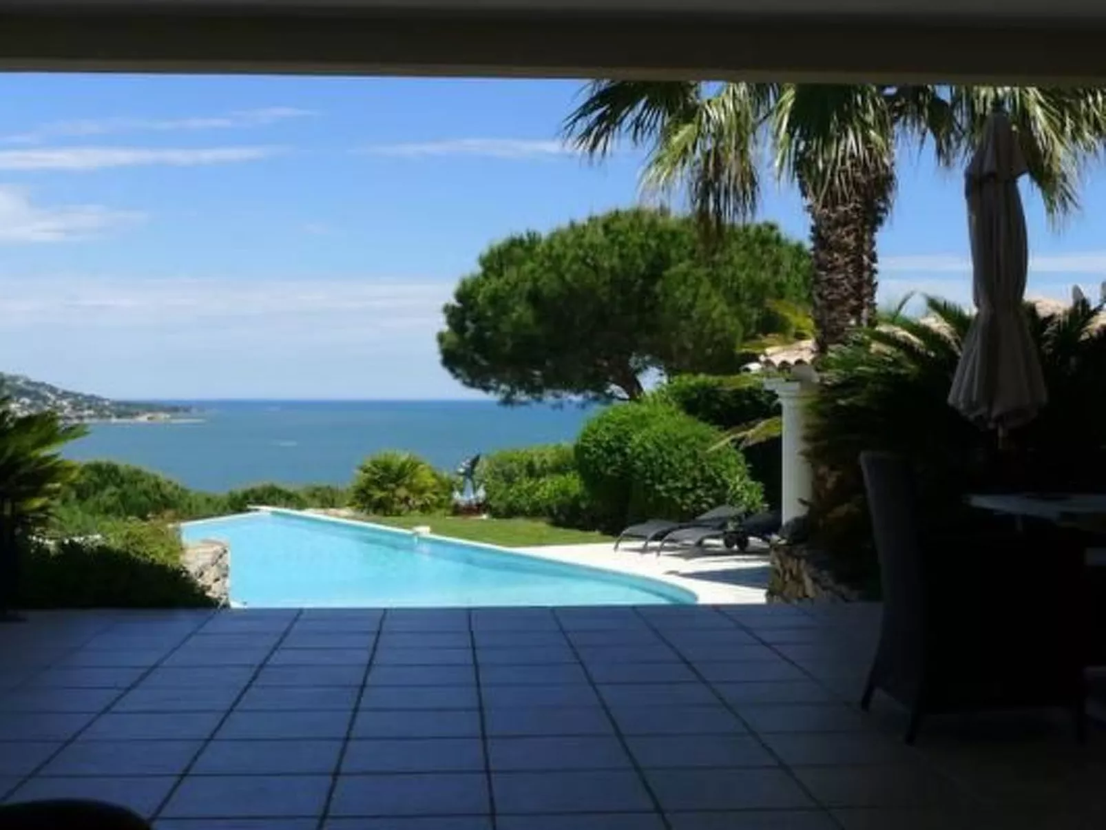 Villa in Sainte Maxime mit Sicht auf Meer - Buiten