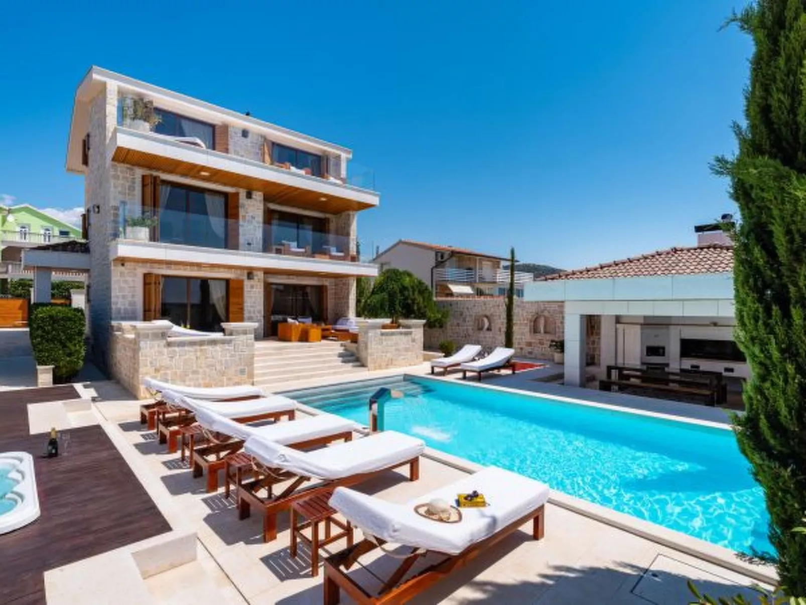 Villa Nena with heated pool, jacuzzi and sauna - Image-tags.info