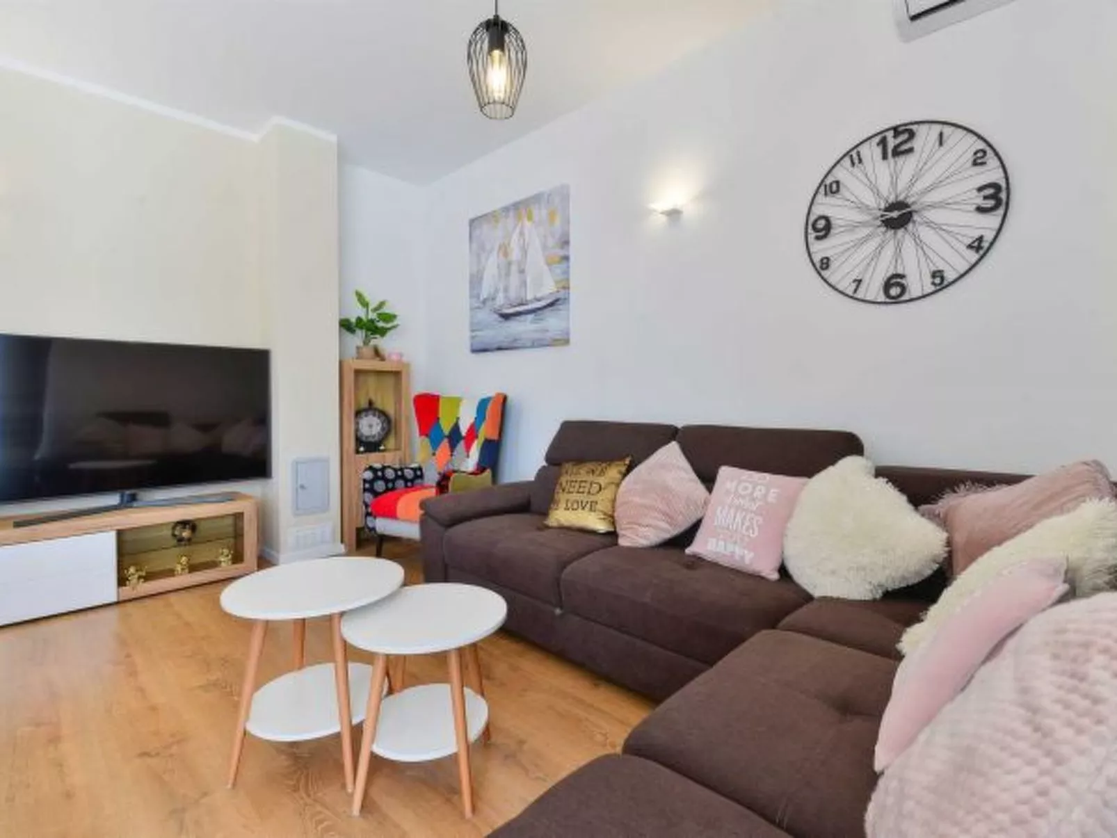 Villa First Hill with heated pool - Image-tags.info