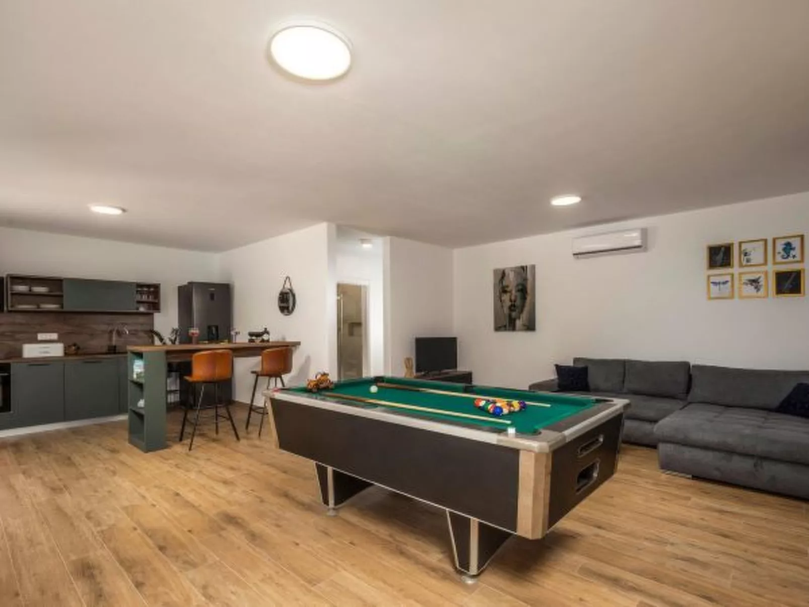 Seaview Villa Deep Green with pool - Image-tags.info