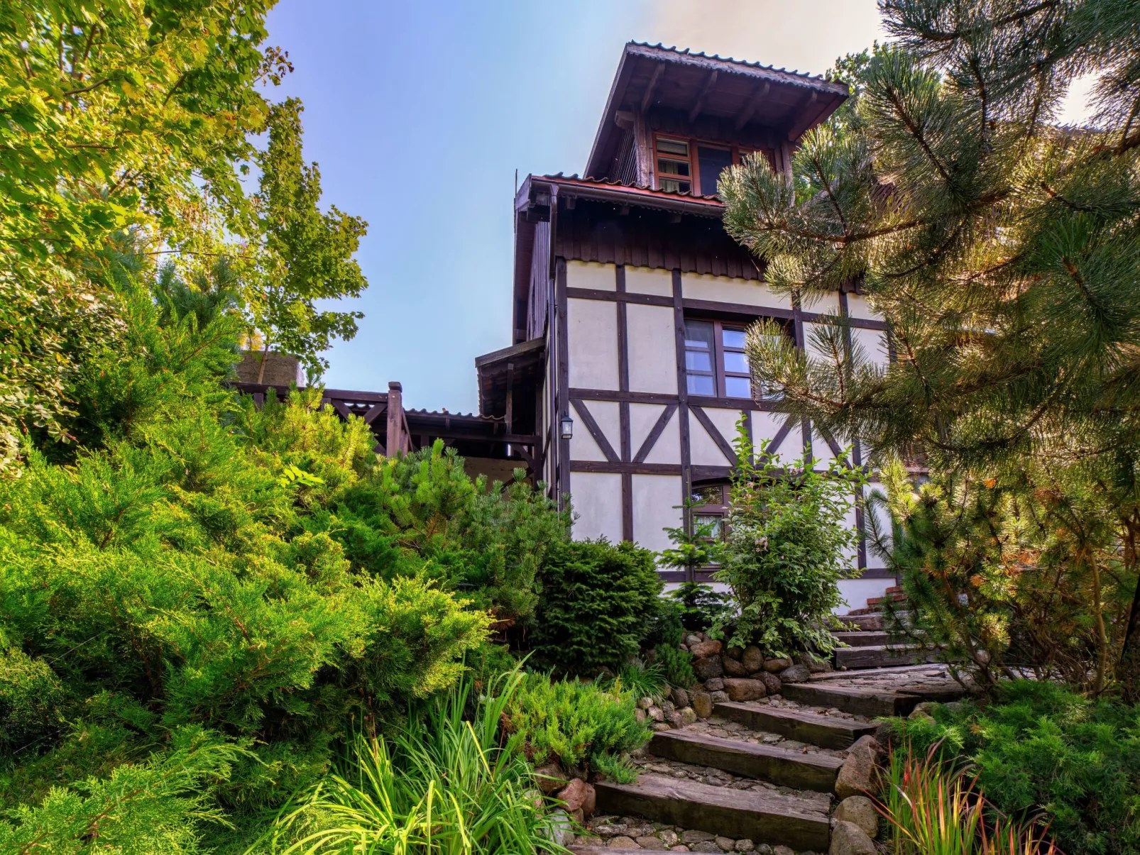 Zimmer mit Seeblick und Terrasse - Buiten