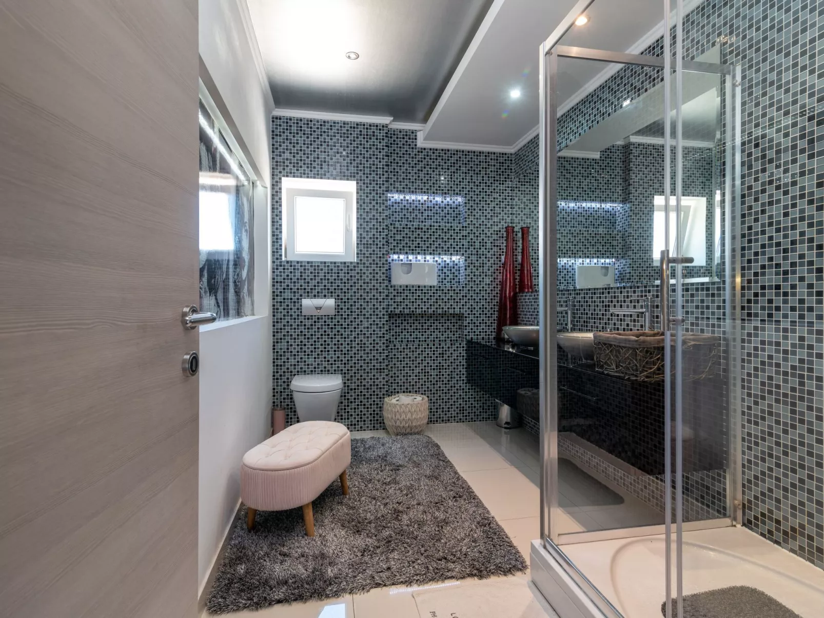 Modernes Apartment mit Gartennutzung, einer groß - Image-tags.info