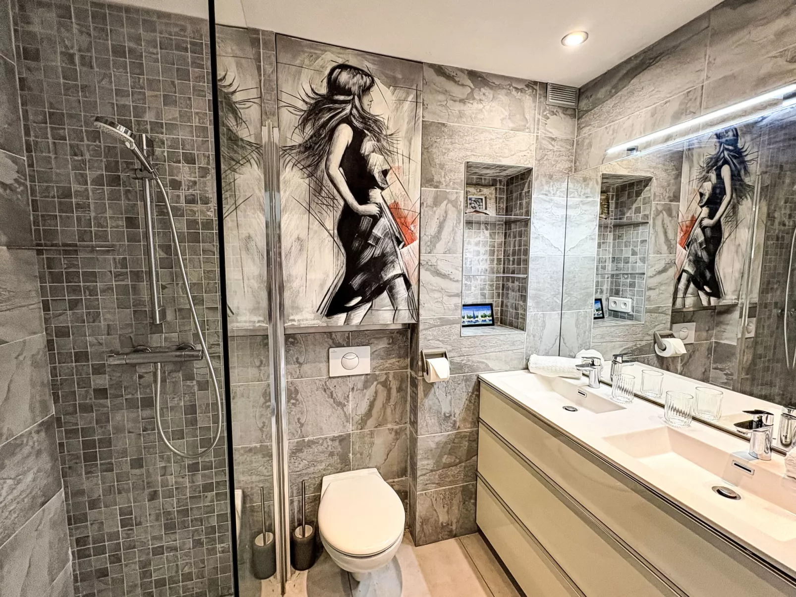 Les Cascadelles - Binnen