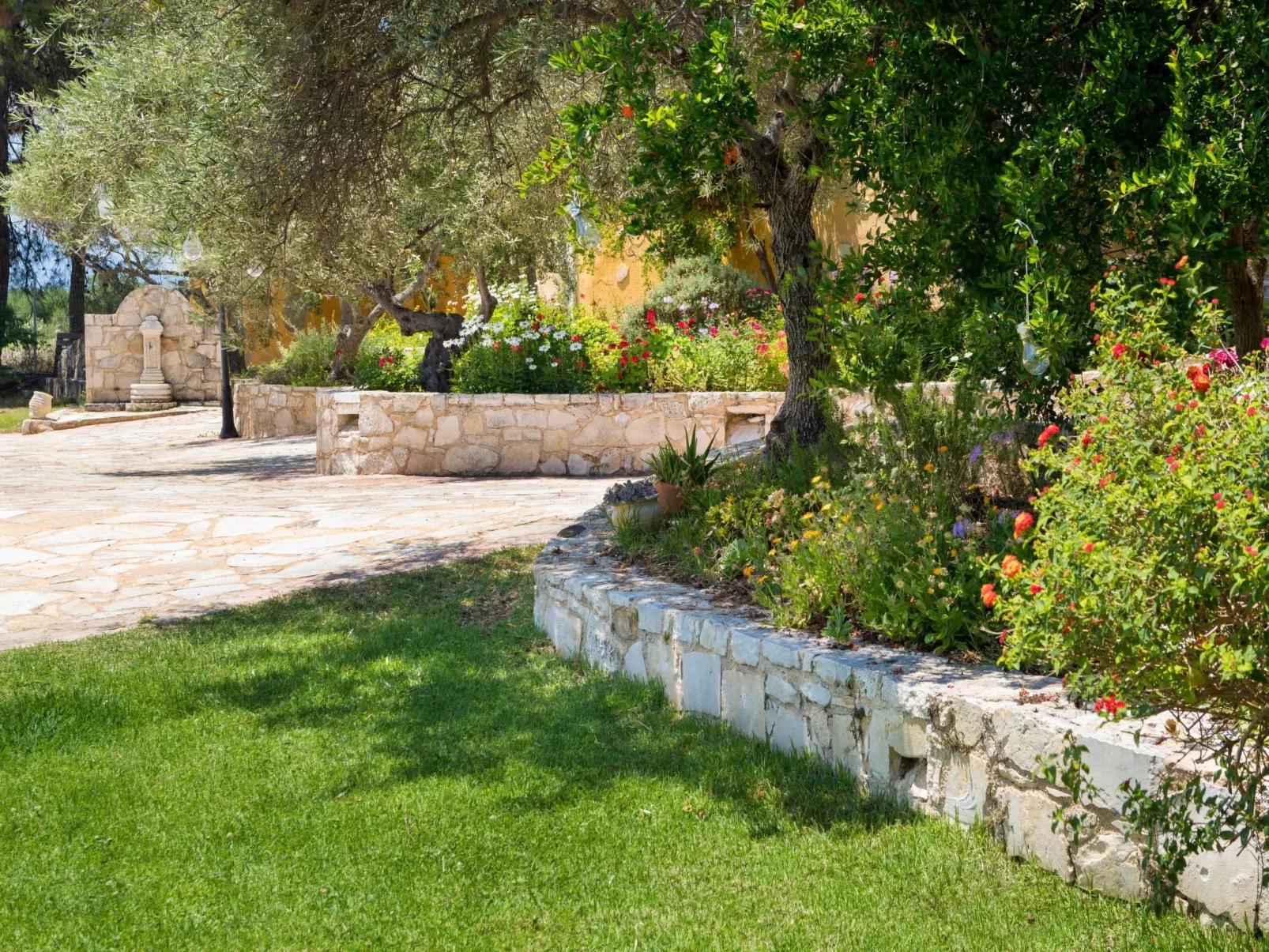 Familienvilla mit Pool, Billard und Grillplatz - Buiten