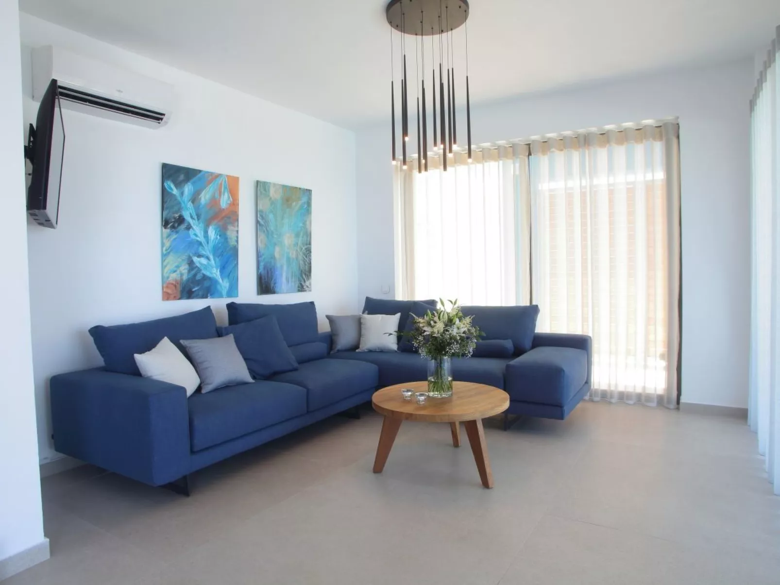 "Capro" mit Infinity-Pool - Binnen