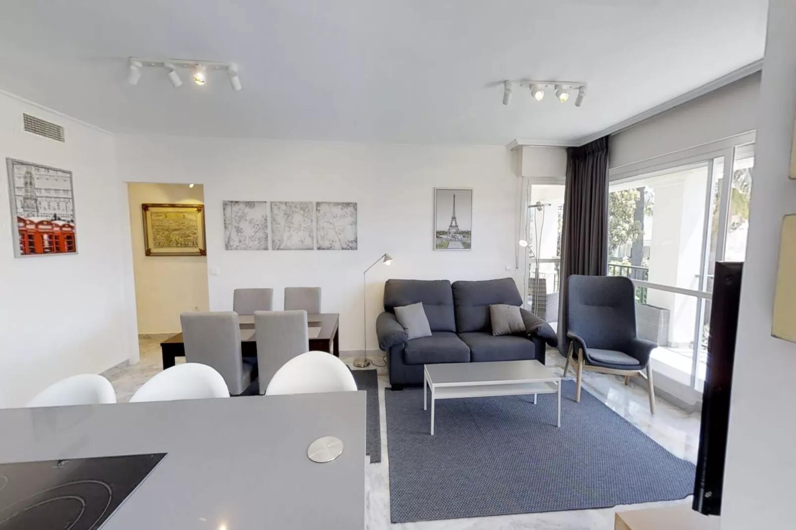 Modern Gated Apartment near Beach & Puerto Banus - Woonkamer