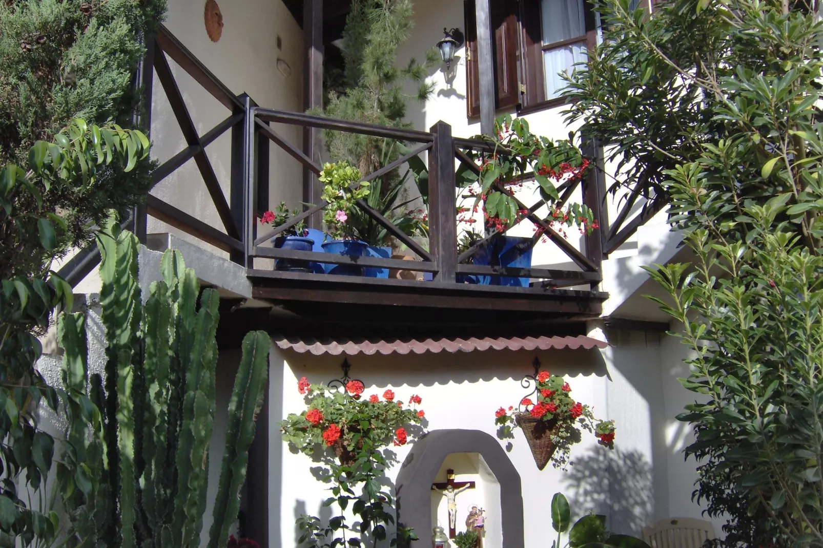 Apartamentos Monasterio de San Antonio 2 - Buitenkant zomer