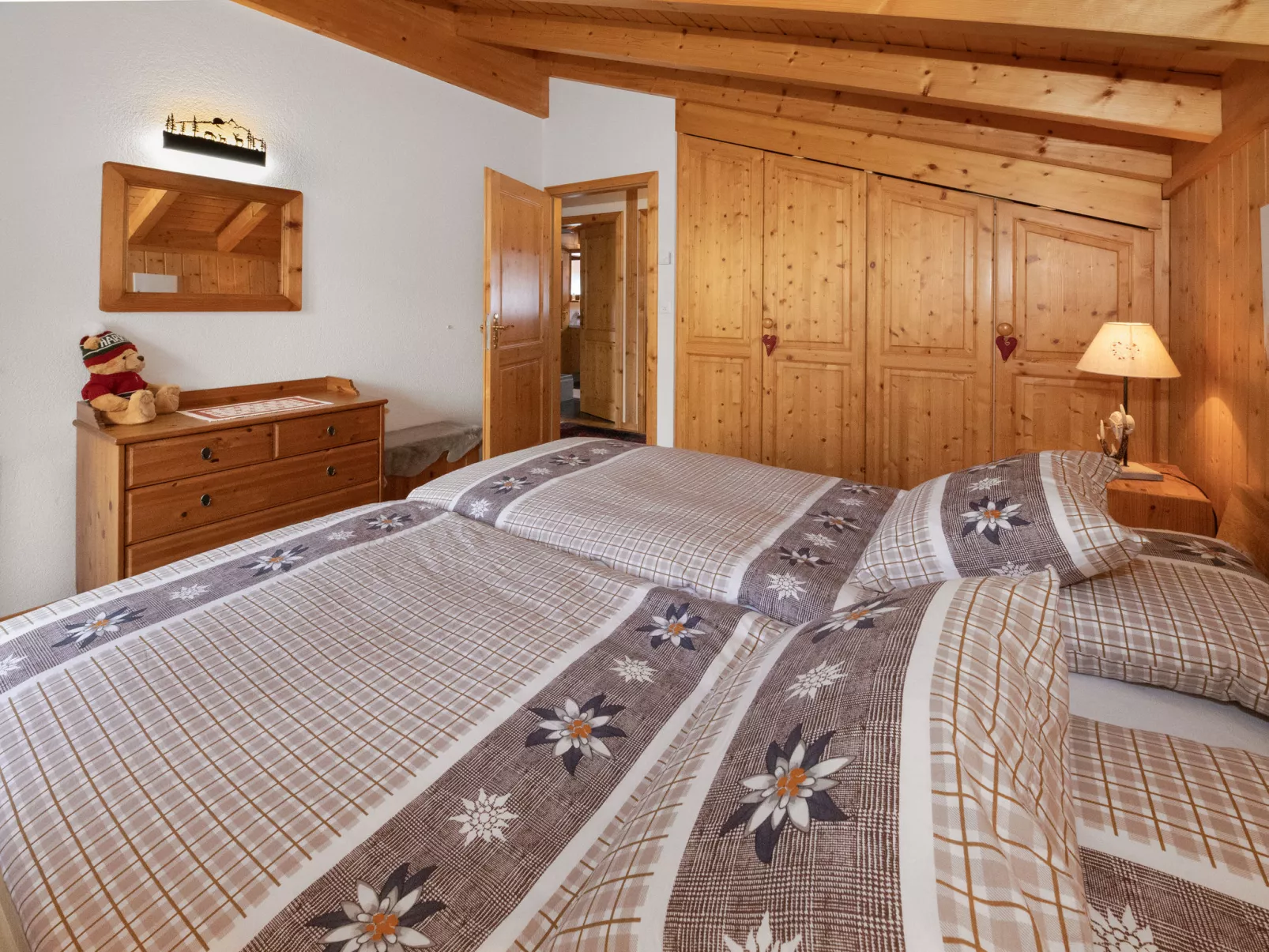 Ecureuil noir - Binnen