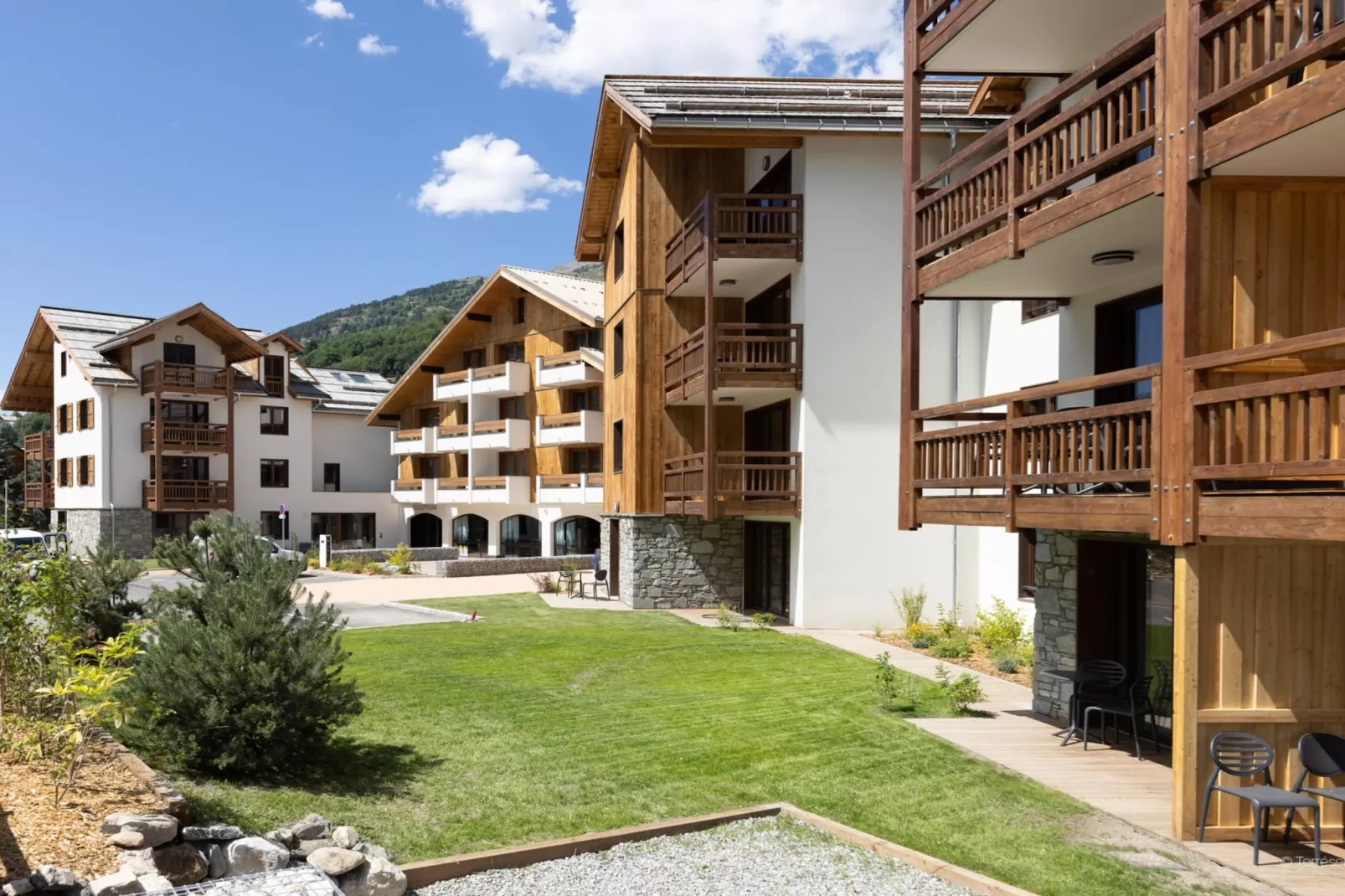 Le Cristal Lodge-RD2S - Buitenkant zomer