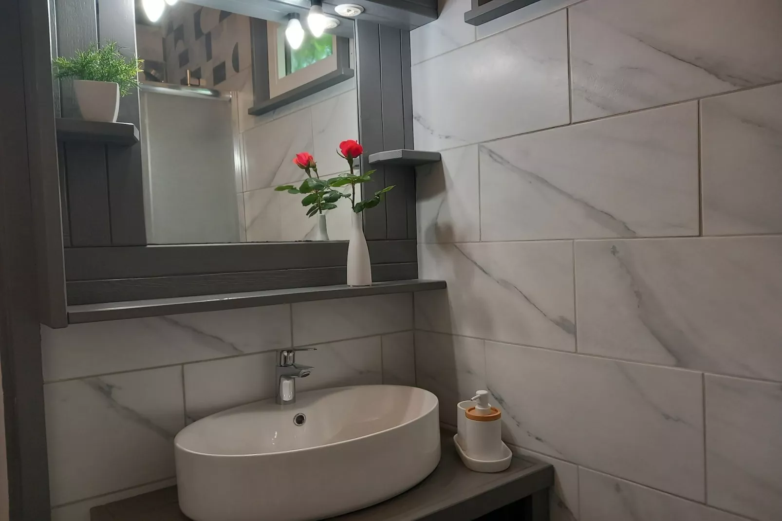 Guest House Green Corner Supetarska Draga - One Bedroom Apartment With Balcony and Sea View - Badkamer