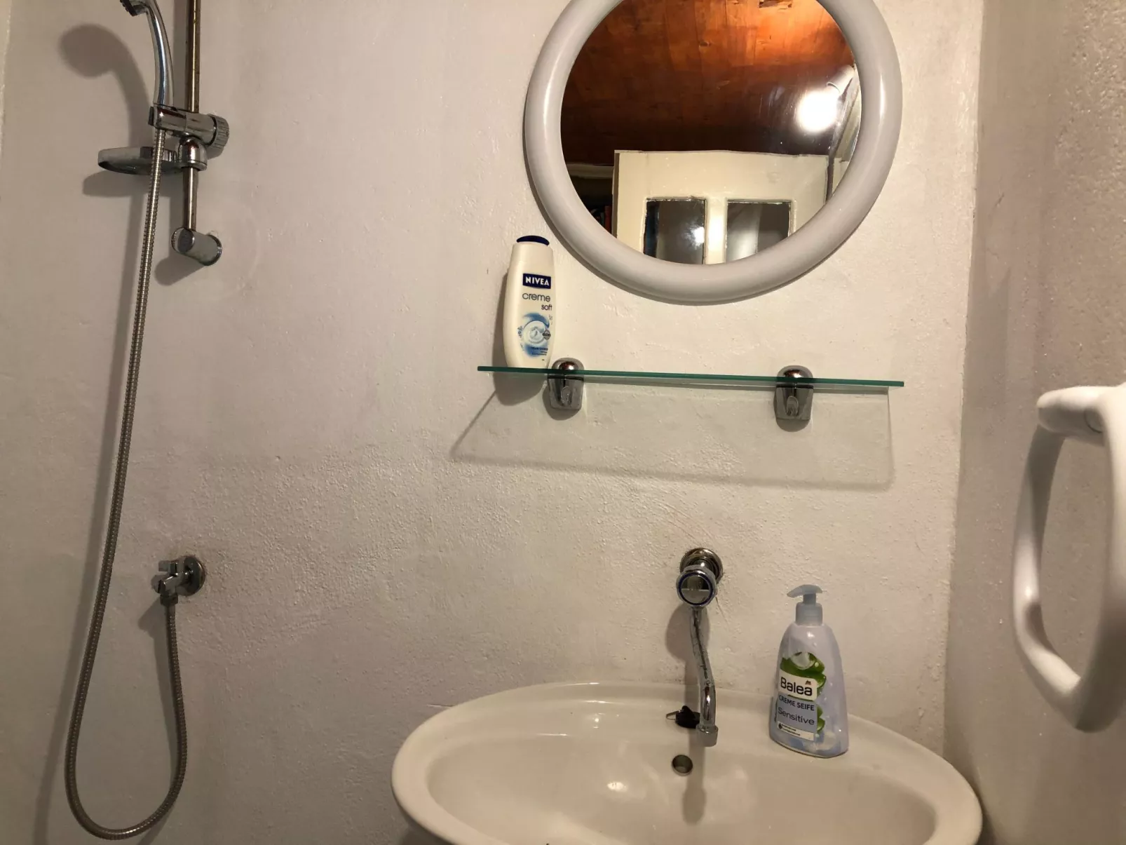 Weißes Haus Robinson mit BBQ und Terrasse - Image-tags.info