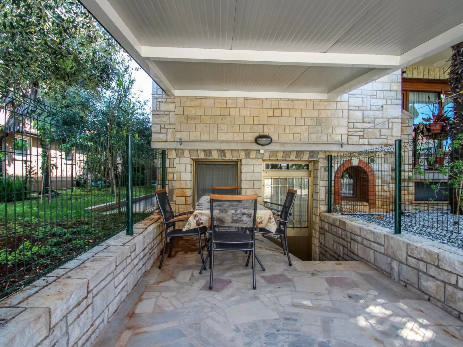 Charmante Ferienwohnung Rafi - Buiten