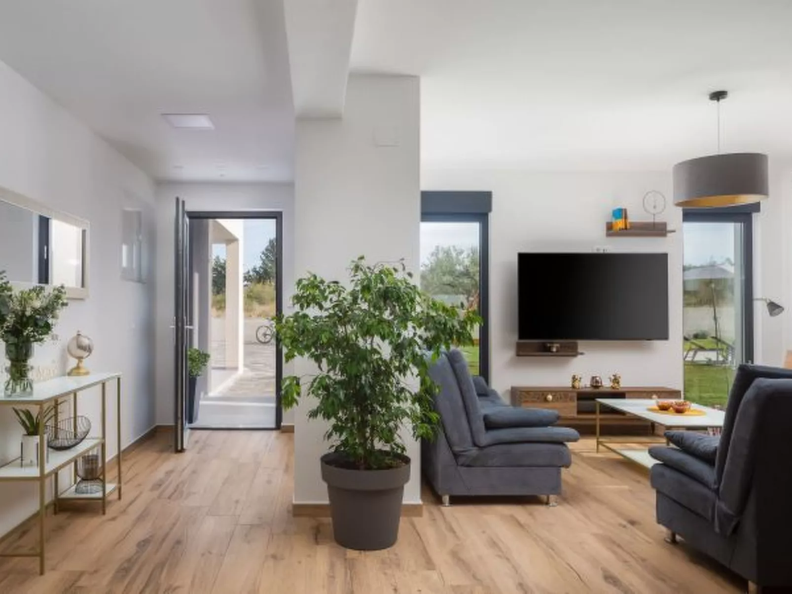 Villa Lacus in Vrana with pool - Image-tags.info