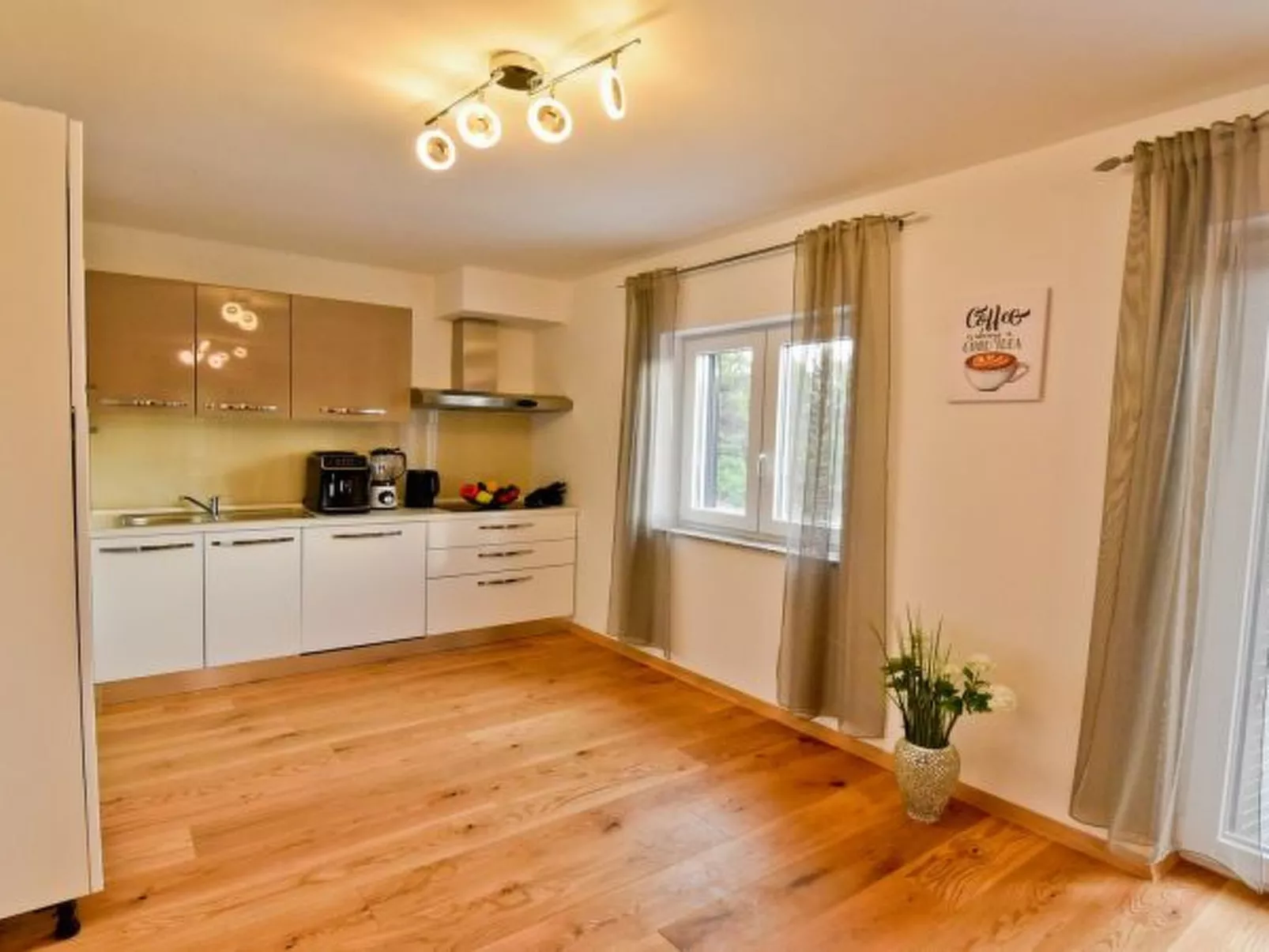 Villa Pinia with pool, Zadar - Image-tags.info