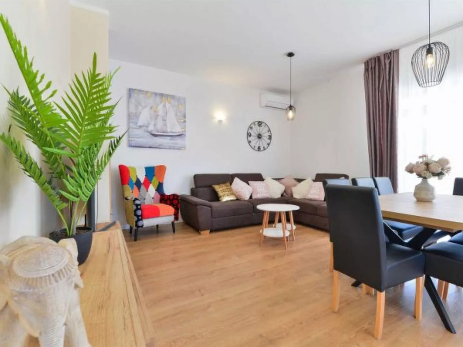 Villa First Hill with heated pool - Image-tags.info