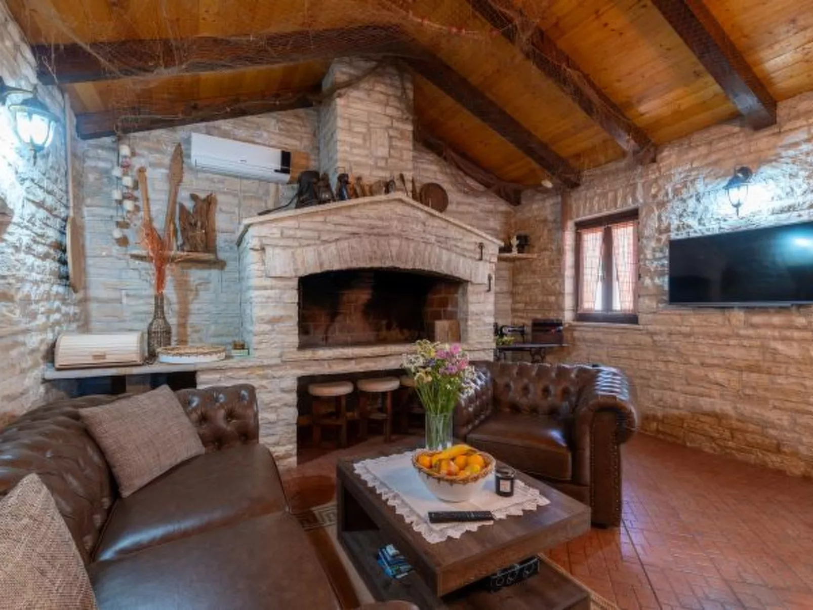 Stone villa Tea with pool - Image-tags.info