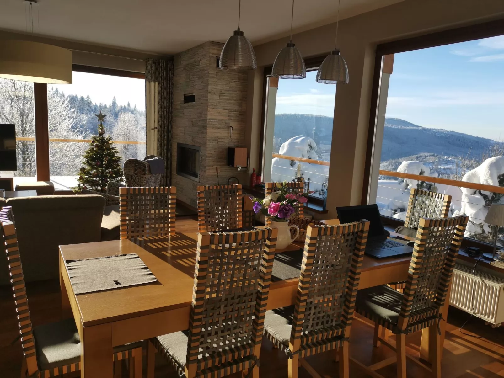 In den Bergen, Villa mit Panoramaterrasse - Binnen