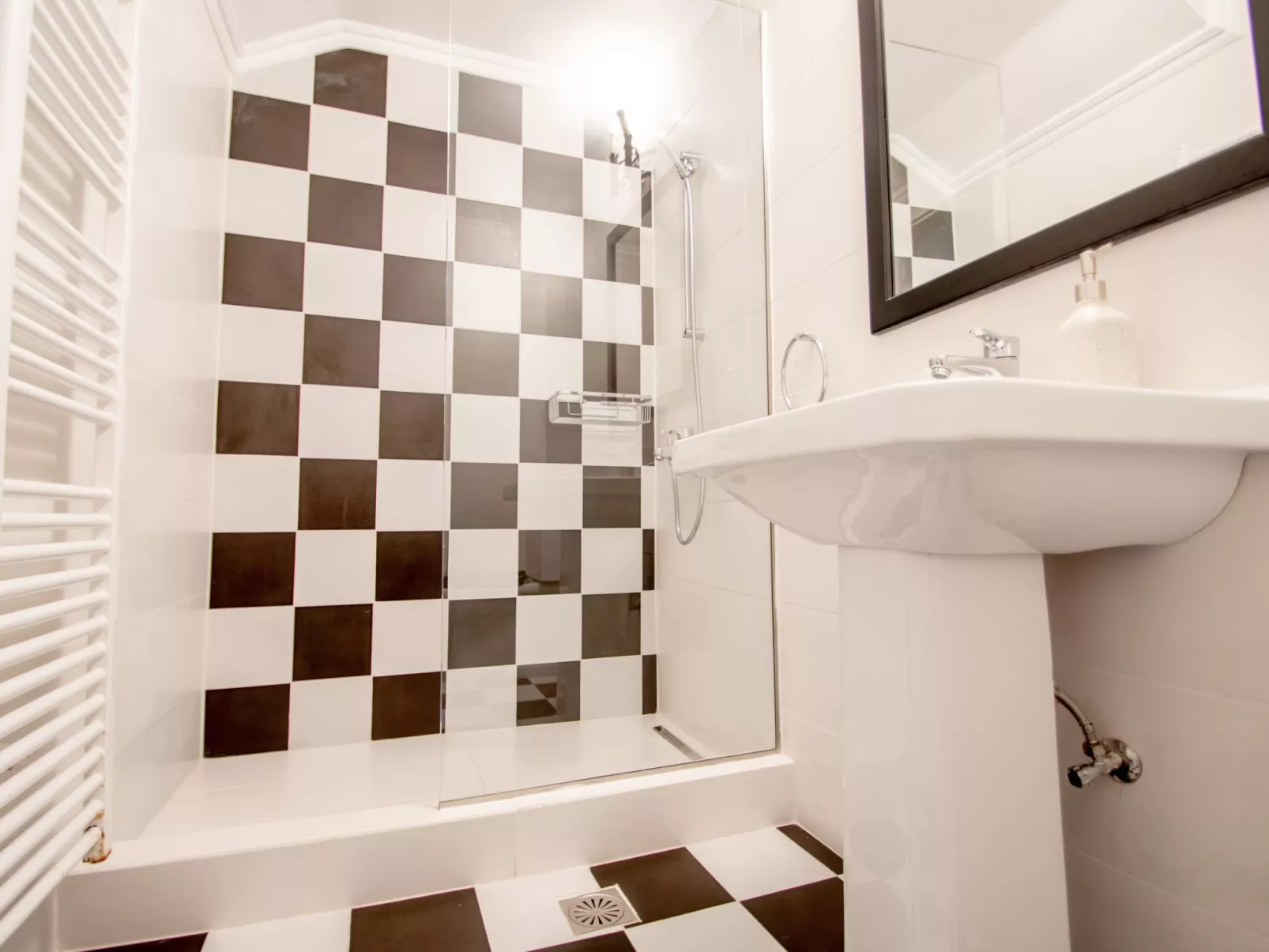 Anwesen mit Garten, Grill und Terrasse - Image-tags.info