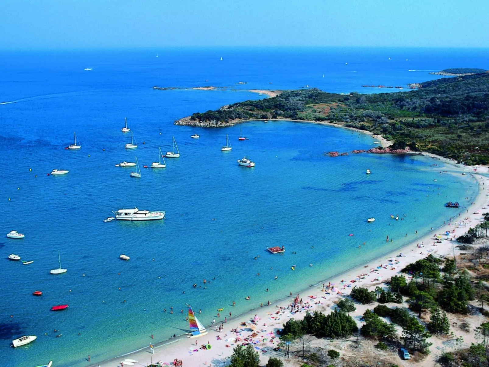 Unterkunft mit AC, Gemeinschaftspool, Nähe zum Meer - Buiten