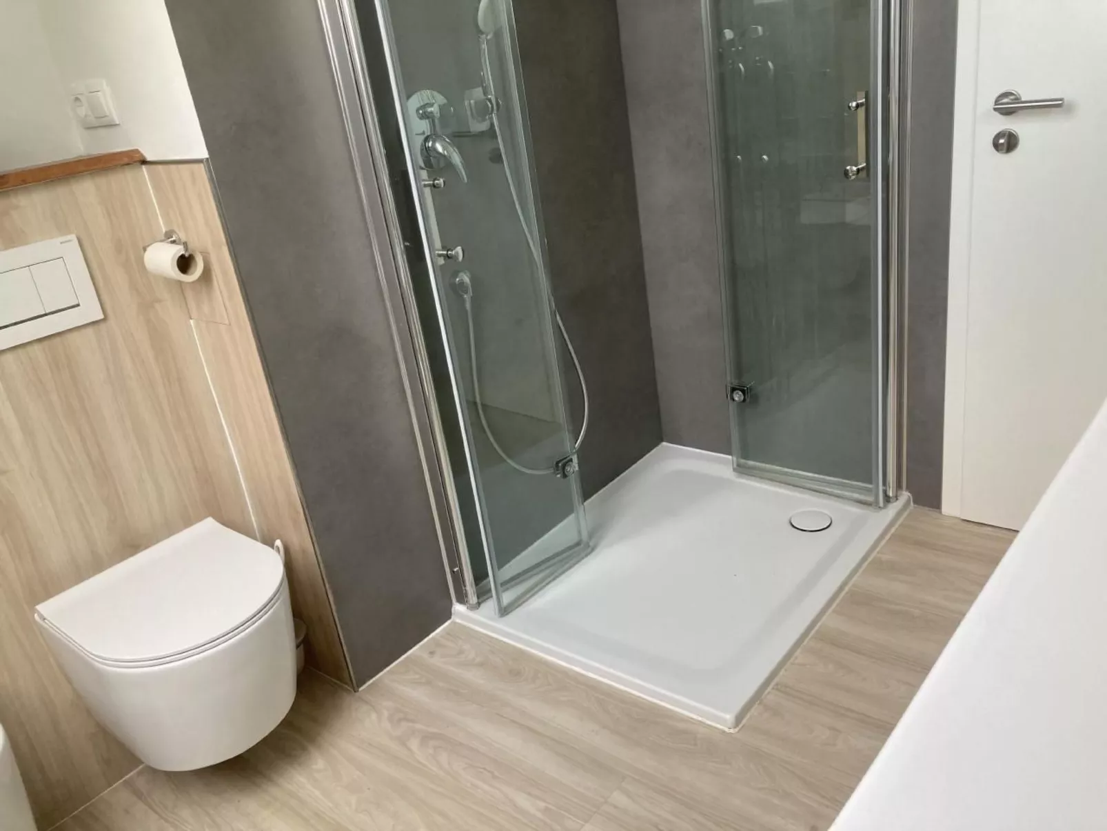 Modernes helles Zimmer im Loft am See - Binnen