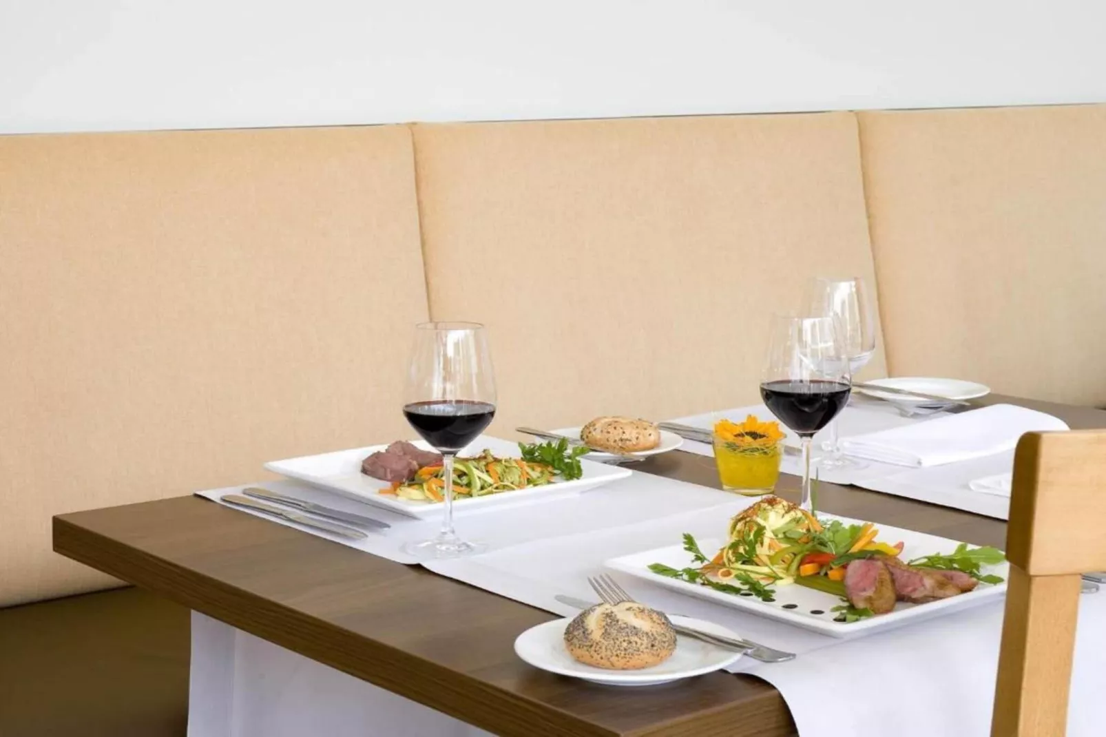 STANDARD TRIPLE ROOM - Eetkamer