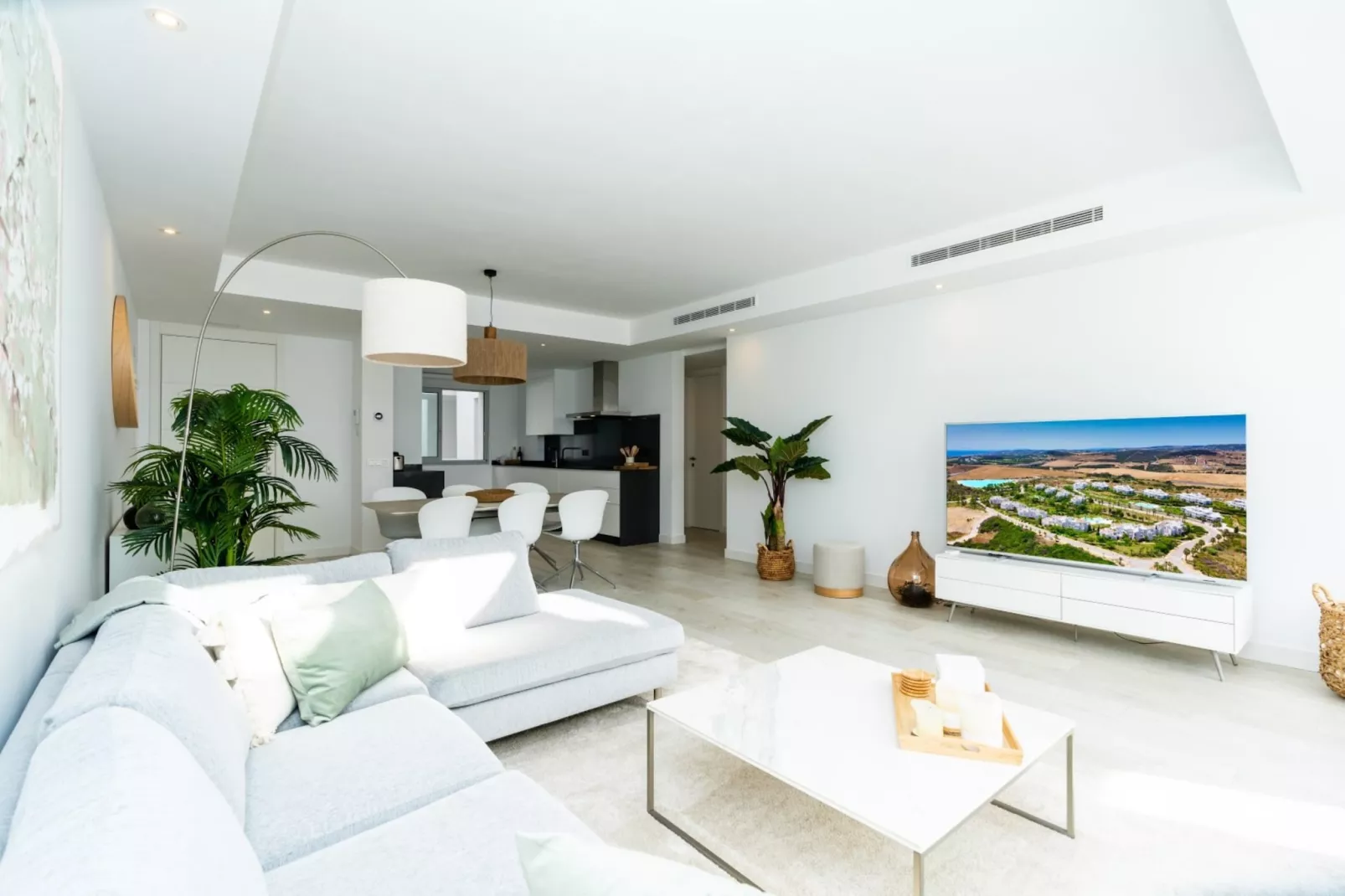 Elegant 2-Bedroom Apartment | Alcazaba Lagoon 1112 - Woonkamer