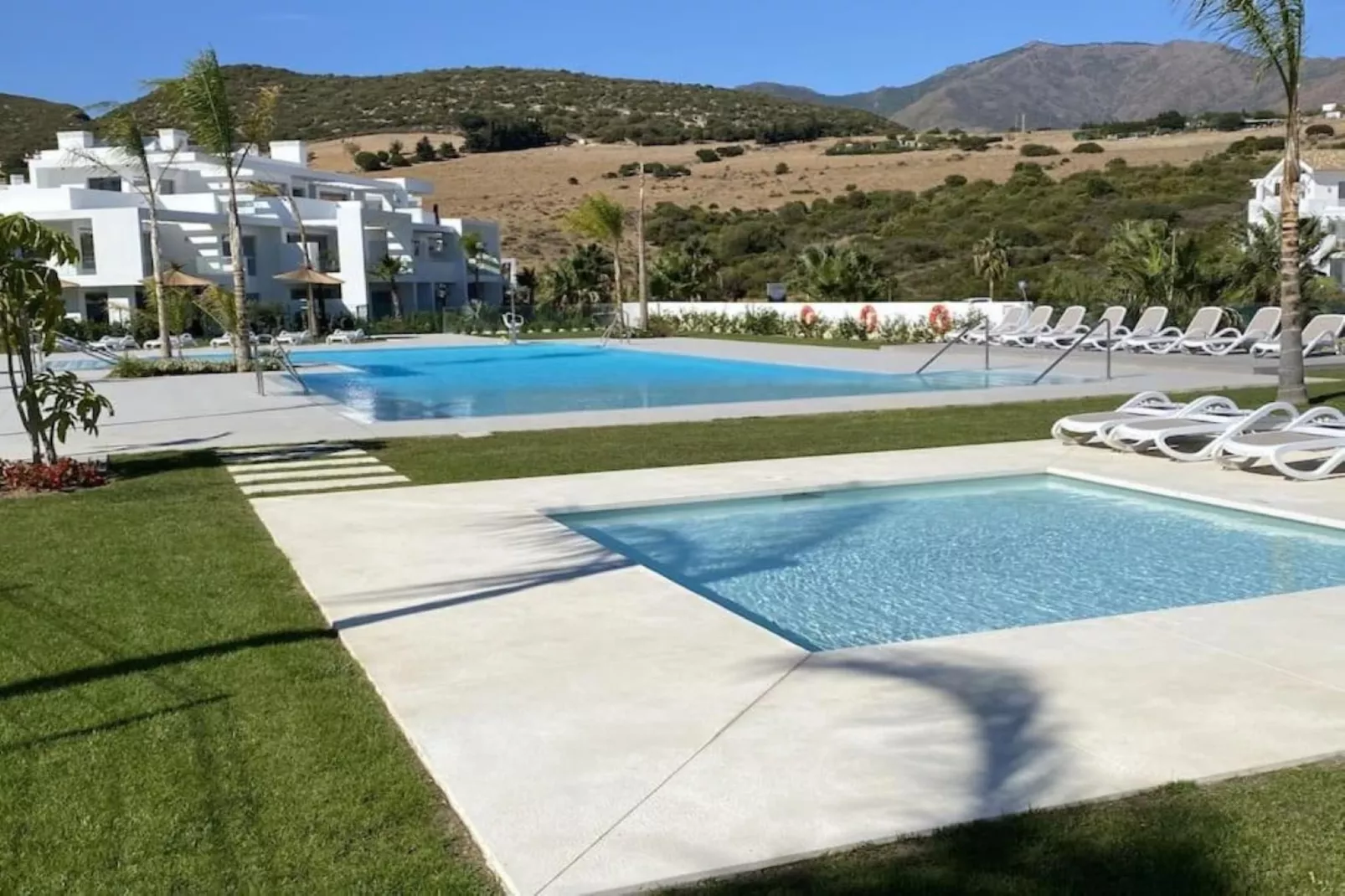 Stylish 3-Bed Apartment | Alcazaba Lagoon (1204) - Zwembad