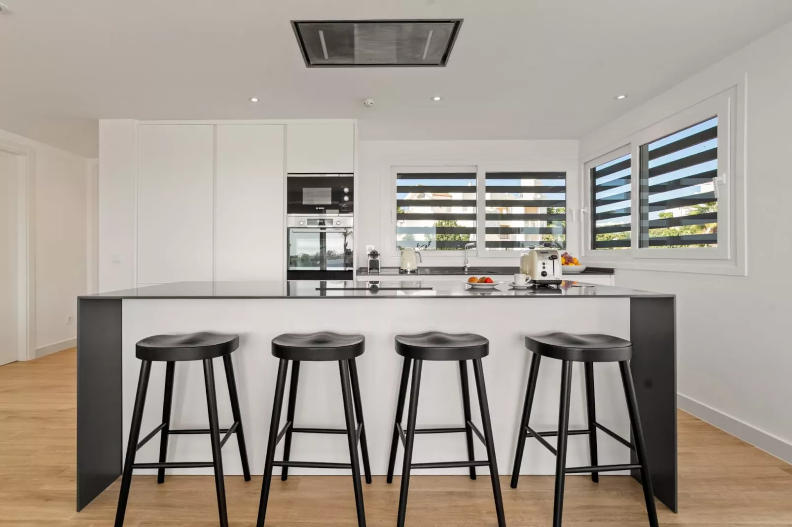 Spacious 2-bed & Solarium ALCAZABA LAGOON (2017) - Keuken
