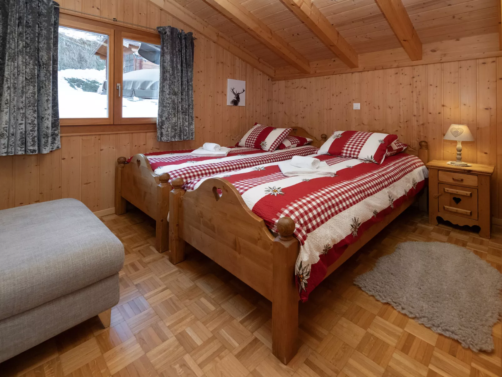 Ecureuil noir - Binnen