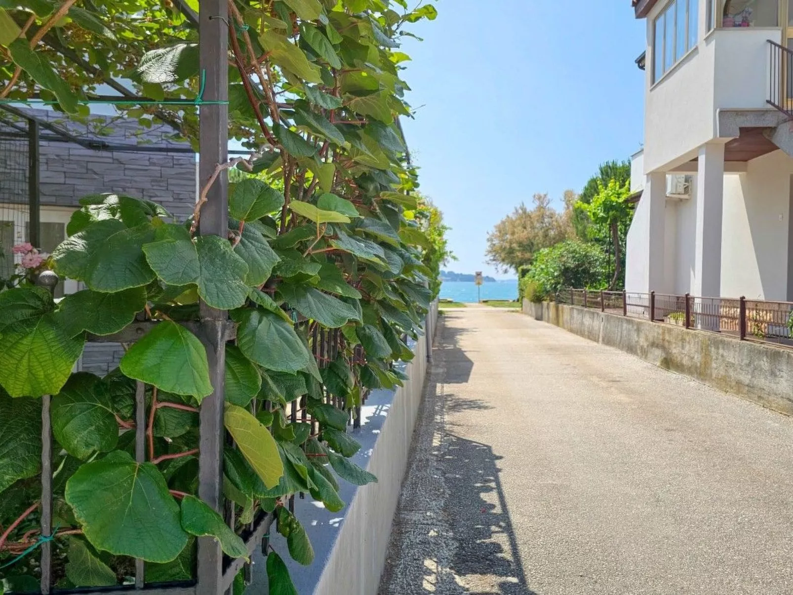 "Pintar 2" direkt am Strand - Buiten