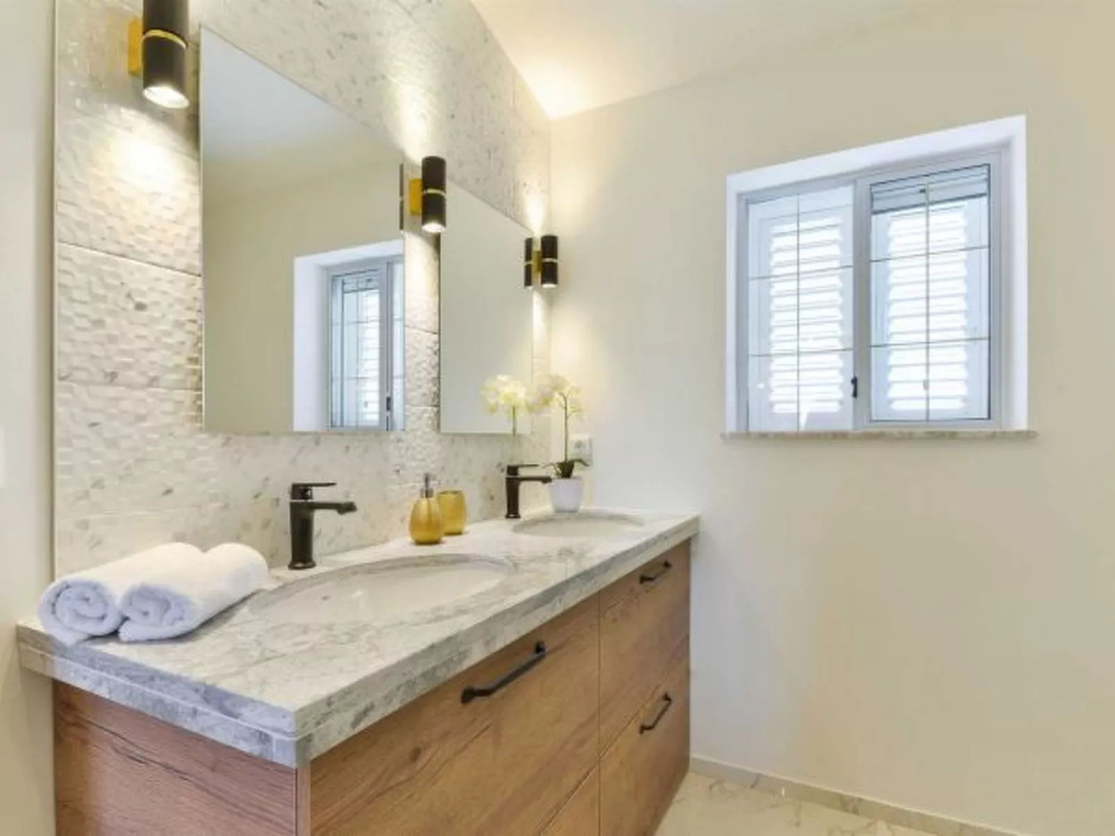 Luxury Villa Maria with large pool - Image-tags.info