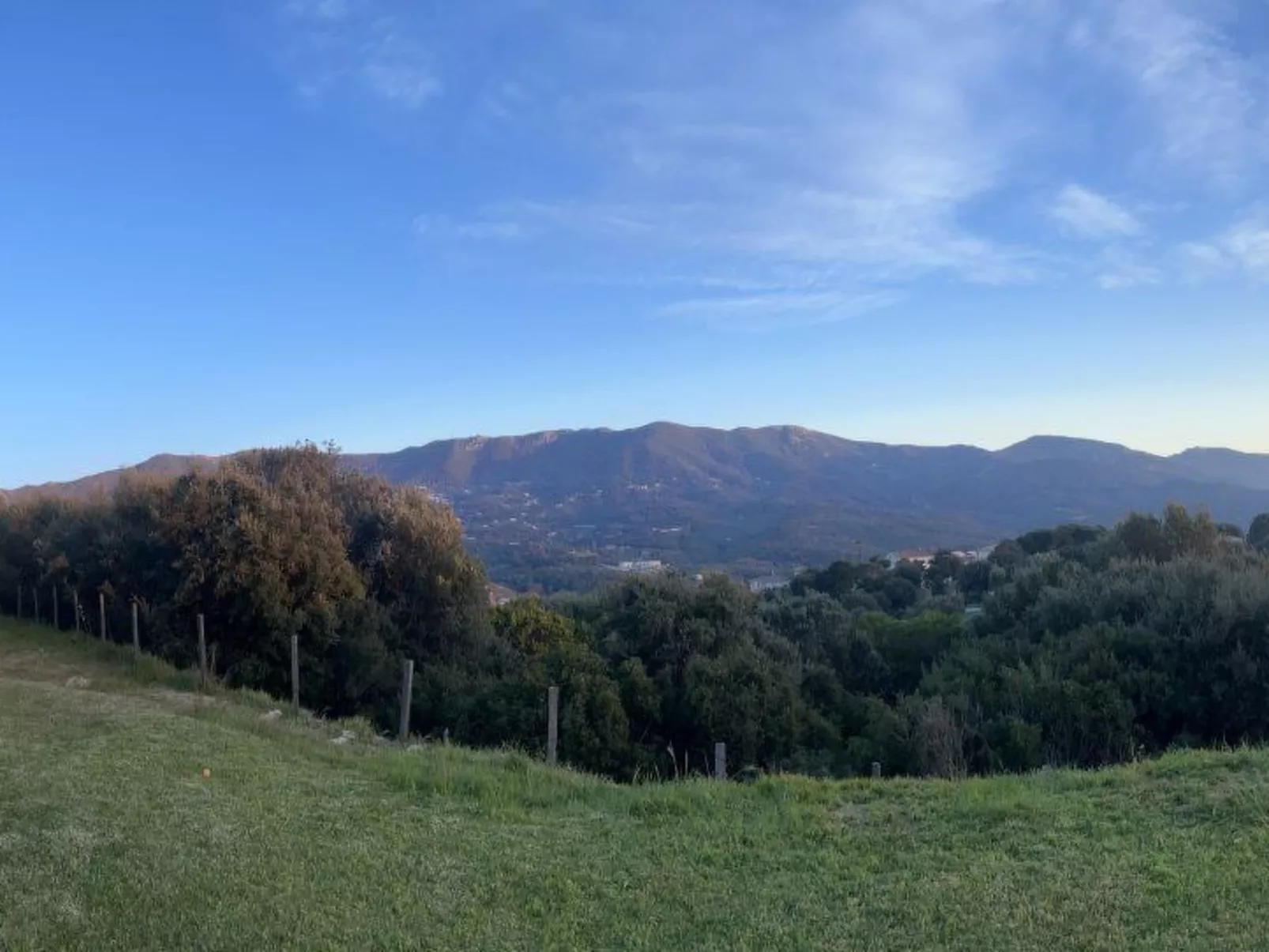 Haus in der Nähe von Meer und Bergen, atemberaubende Aussicht. - Buiten