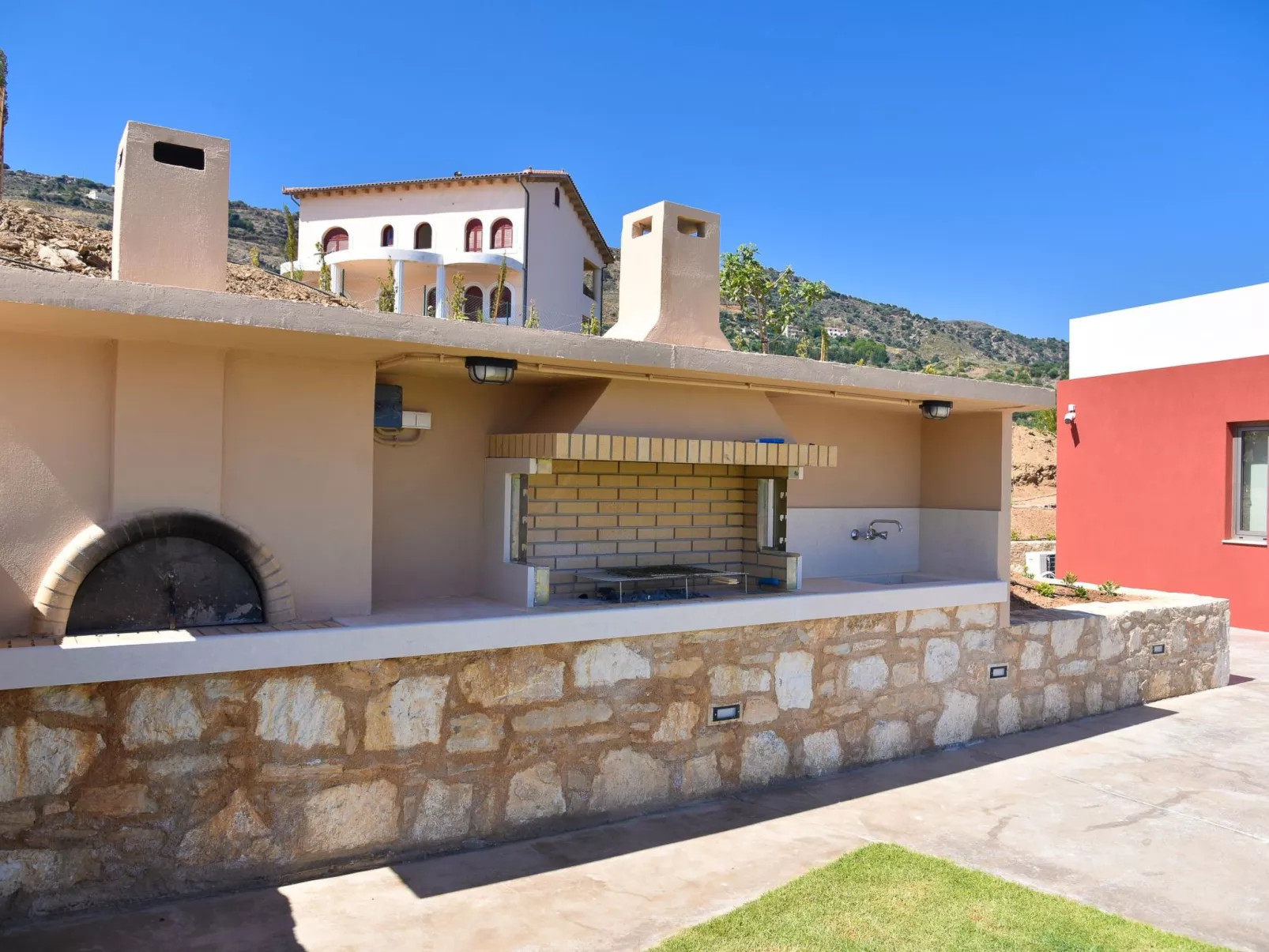 "Villa Kallia" mit Infinity-Pool - Buiten